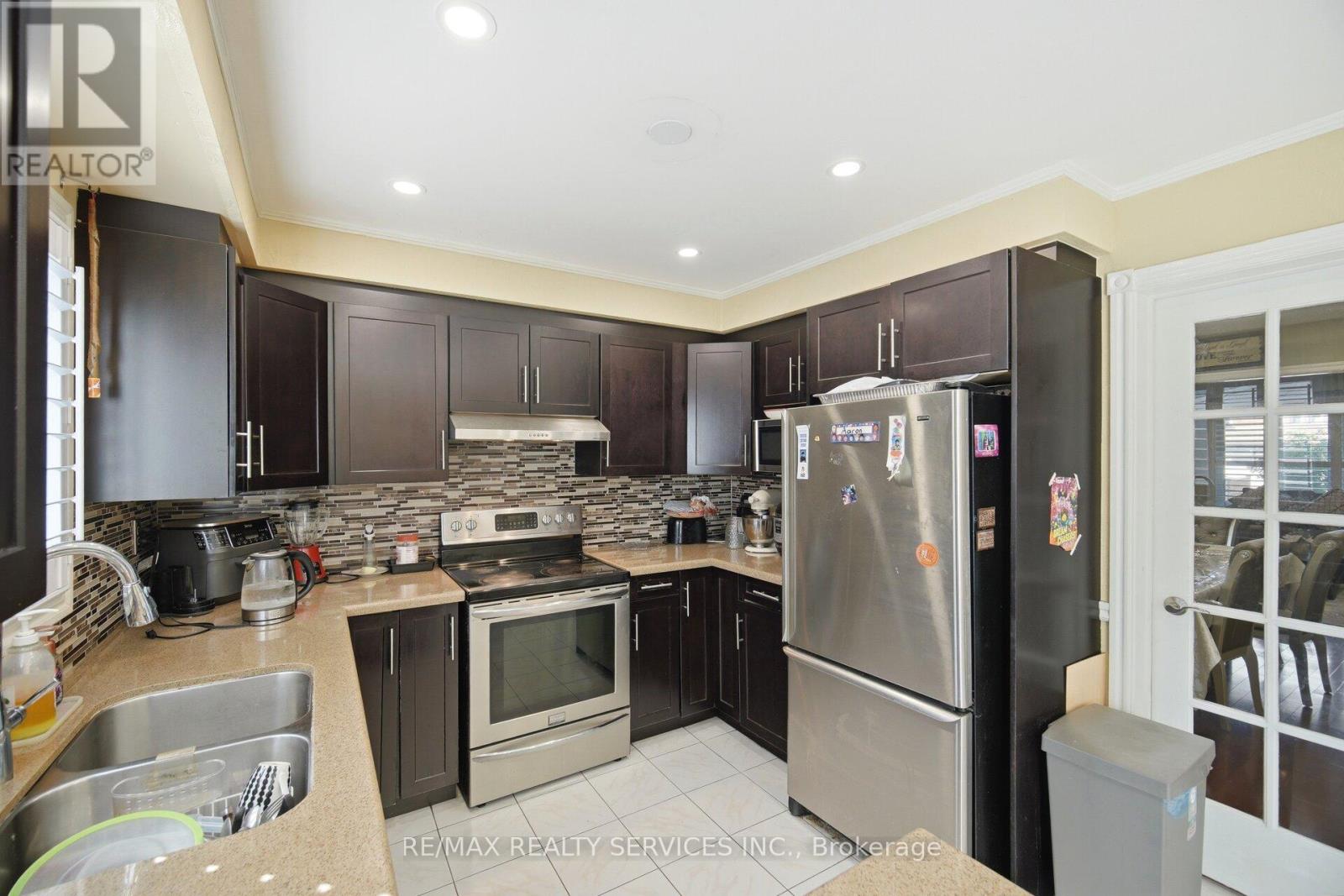 26 SUNFOREST DRIVE - 13