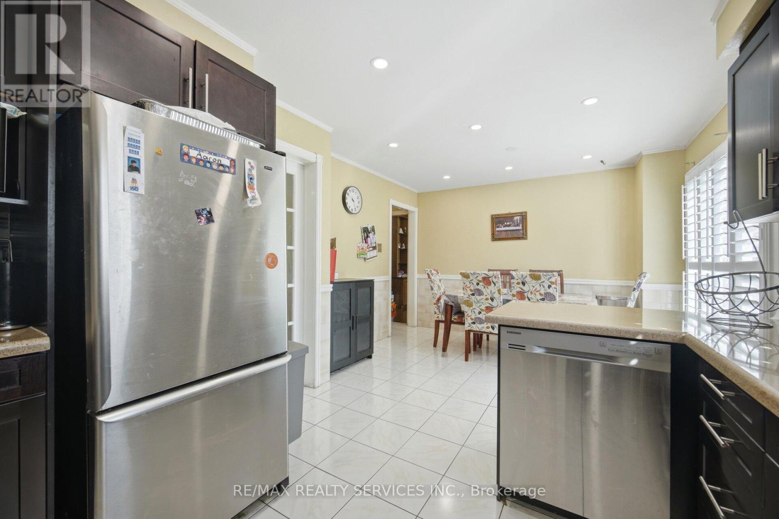 26 SUNFOREST DRIVE - 14