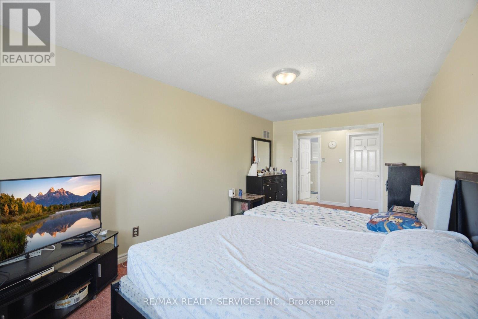 26 SUNFOREST DRIVE - 23