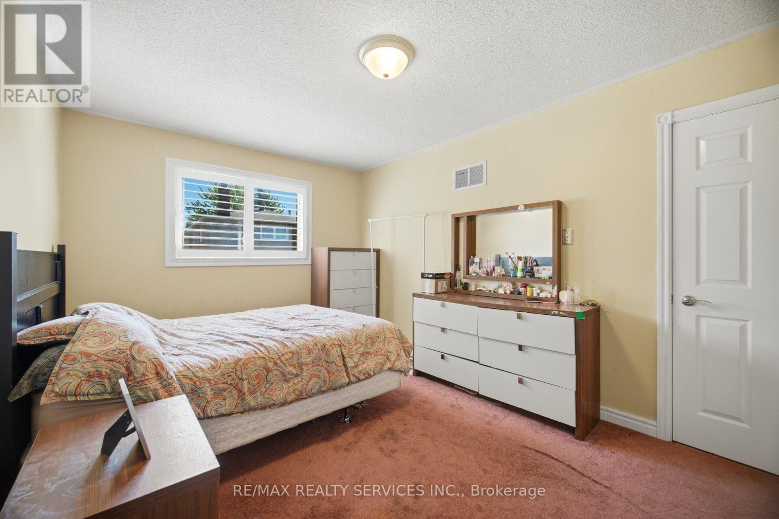 26 SUNFOREST DRIVE - 27