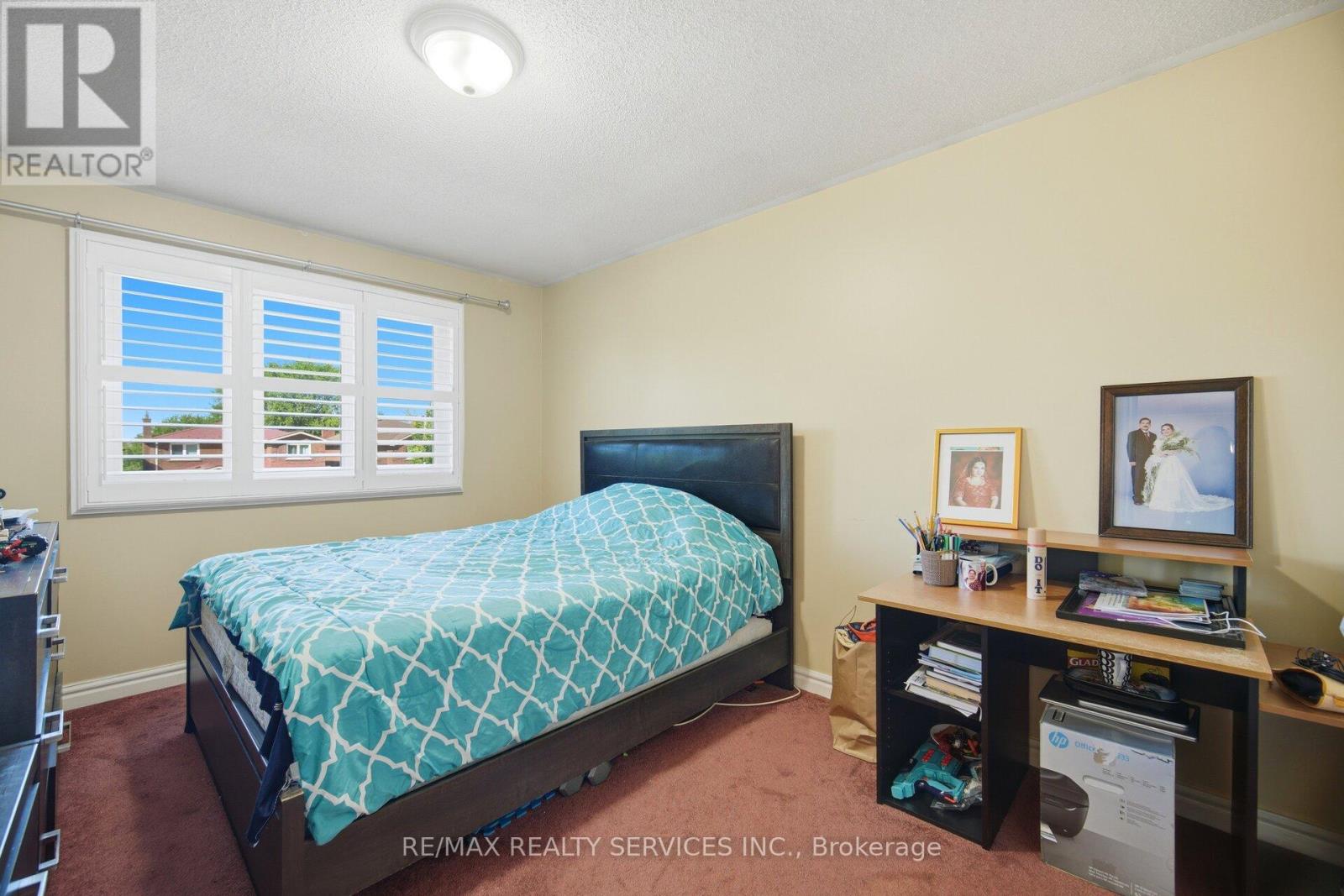 26 SUNFOREST DRIVE - 28