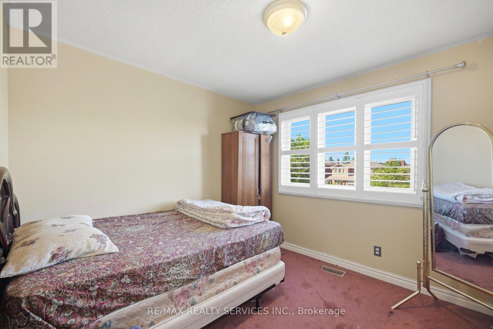 26 SUNFOREST DRIVE - 30