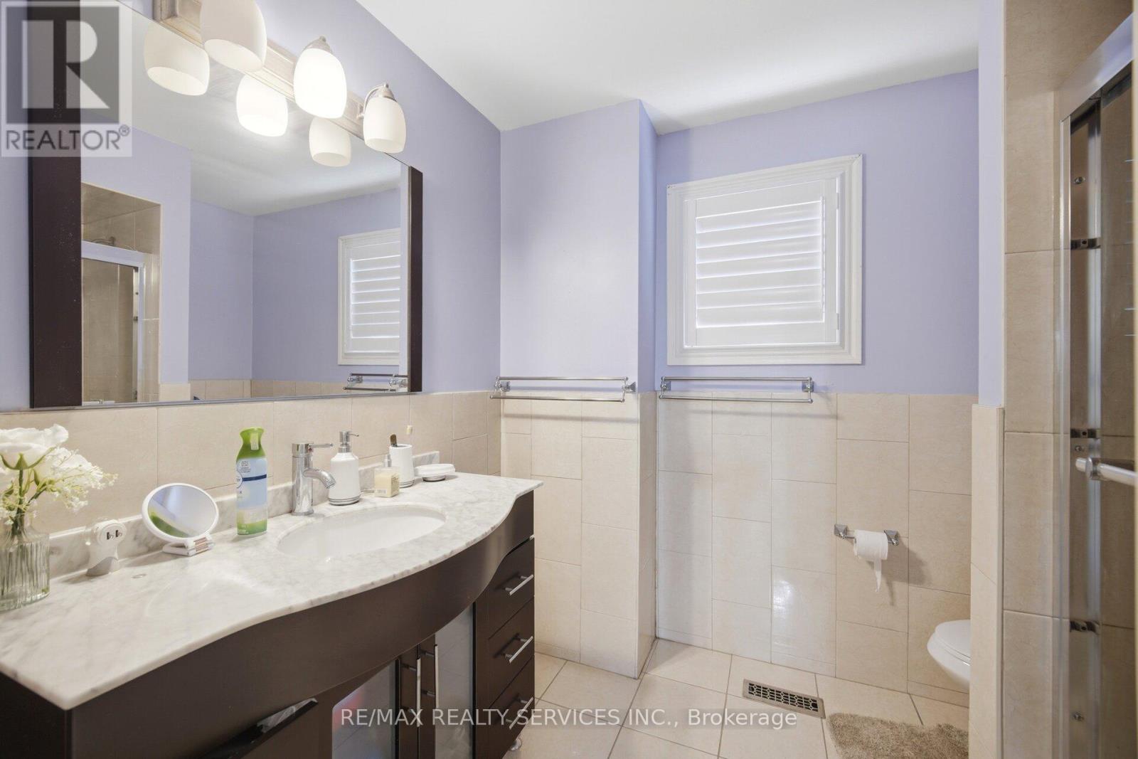 26 SUNFOREST DRIVE - 32