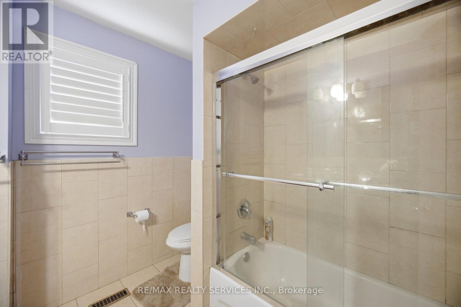 26 SUNFOREST DRIVE - 33