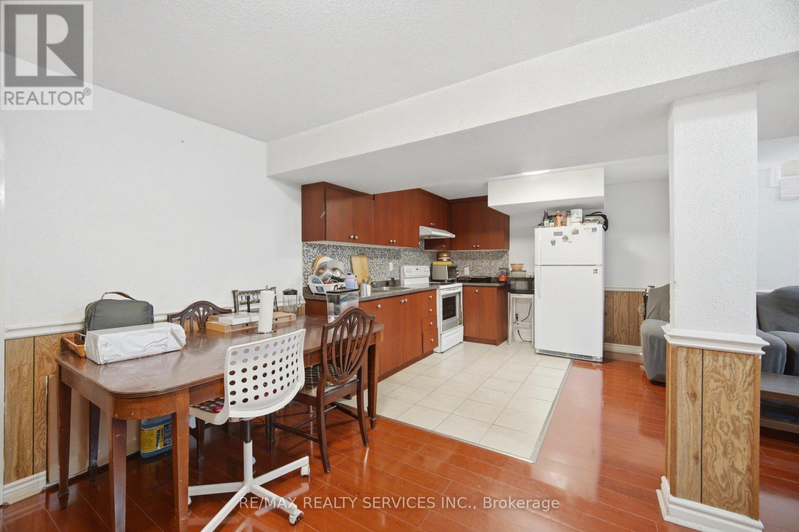 26 SUNFOREST DRIVE - 35