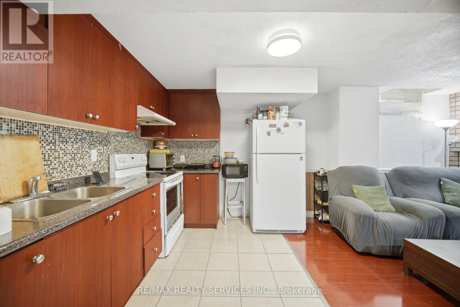 26 SUNFOREST DRIVE - 36