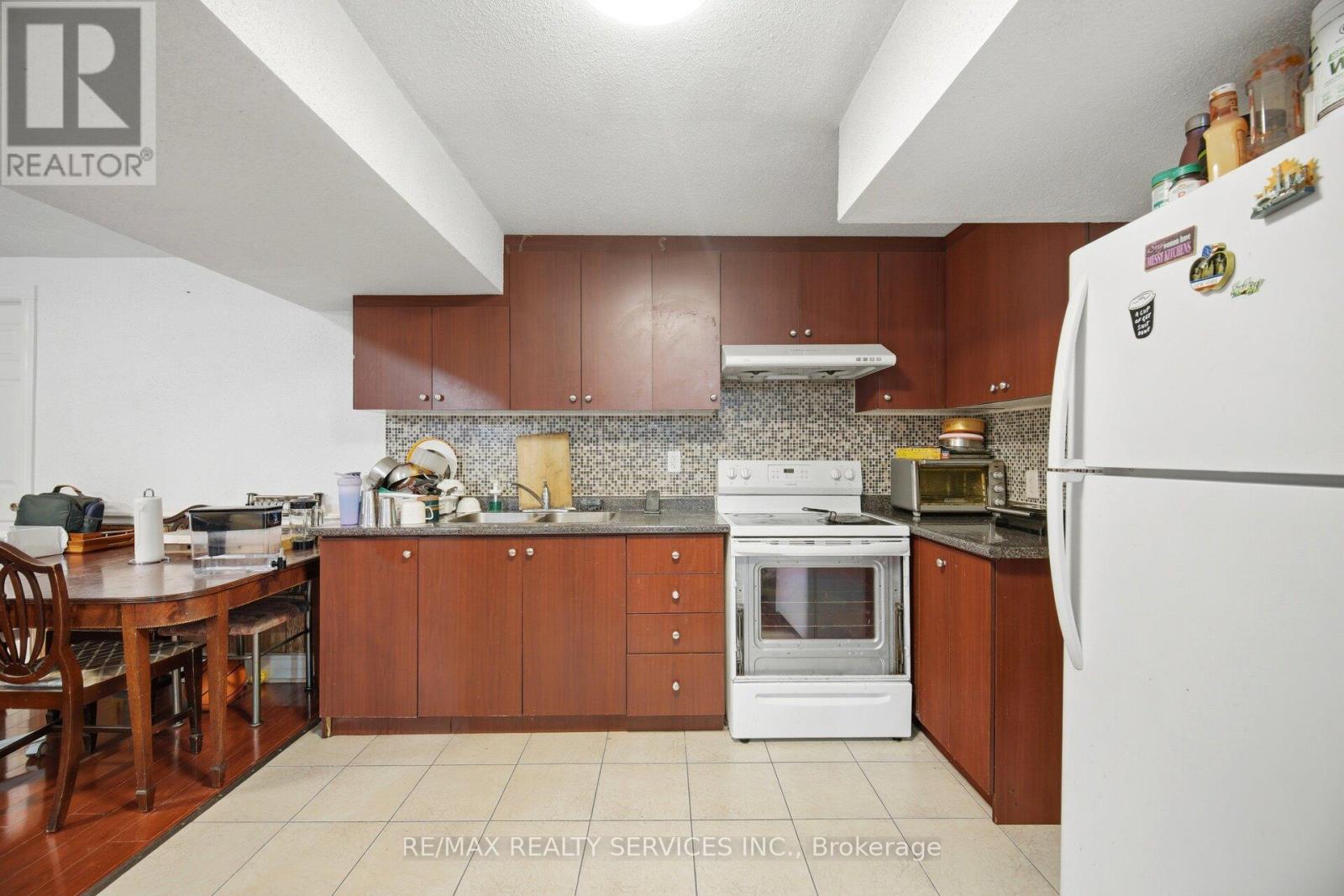 26 SUNFOREST DRIVE - 37