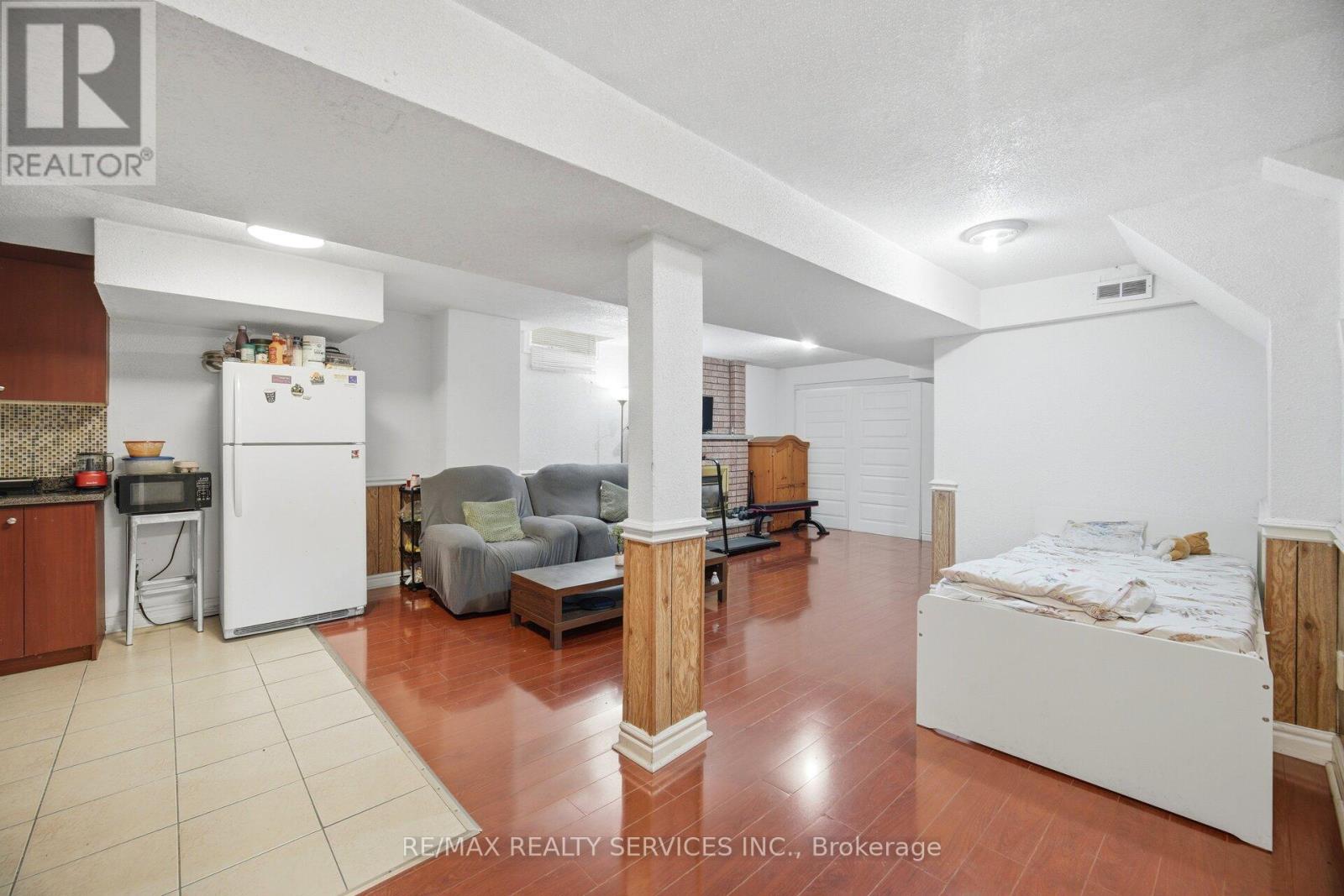 26 SUNFOREST DRIVE - 38