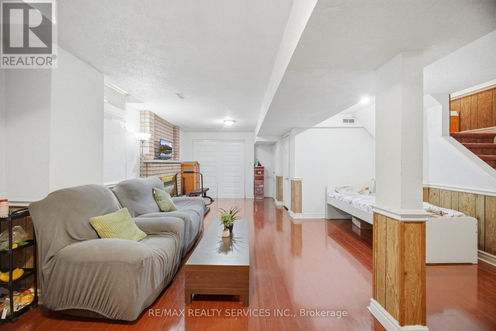 26 SUNFOREST DRIVE - 39