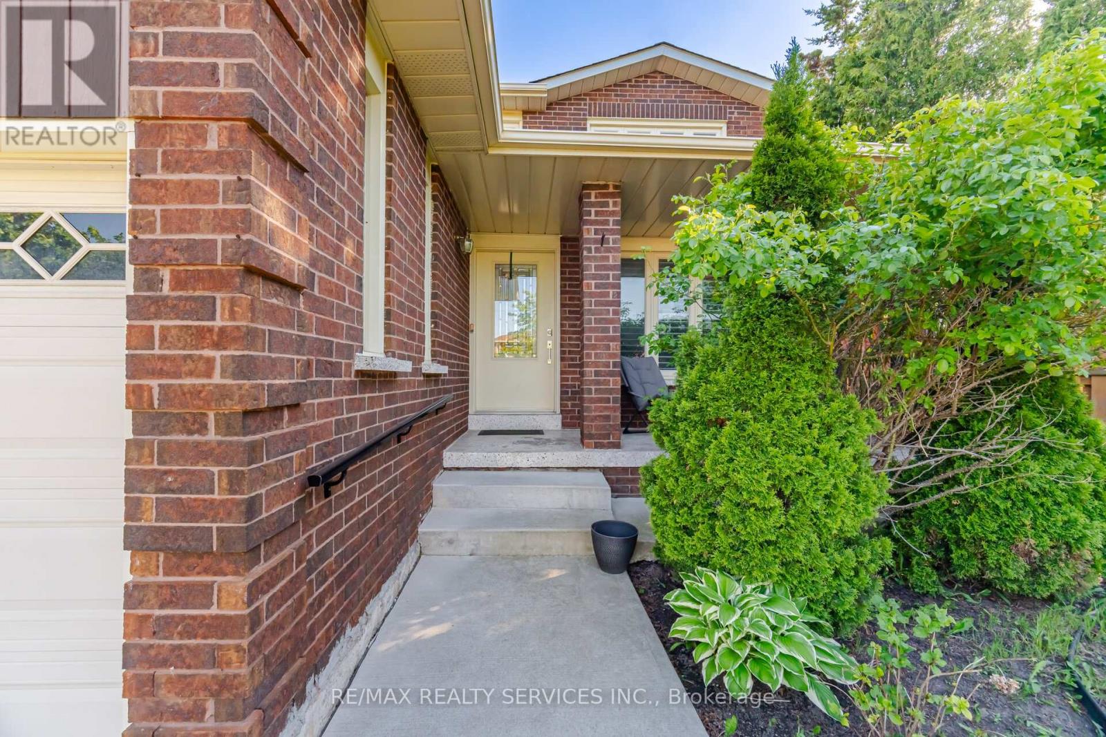 26 SUNFOREST DRIVE - 4