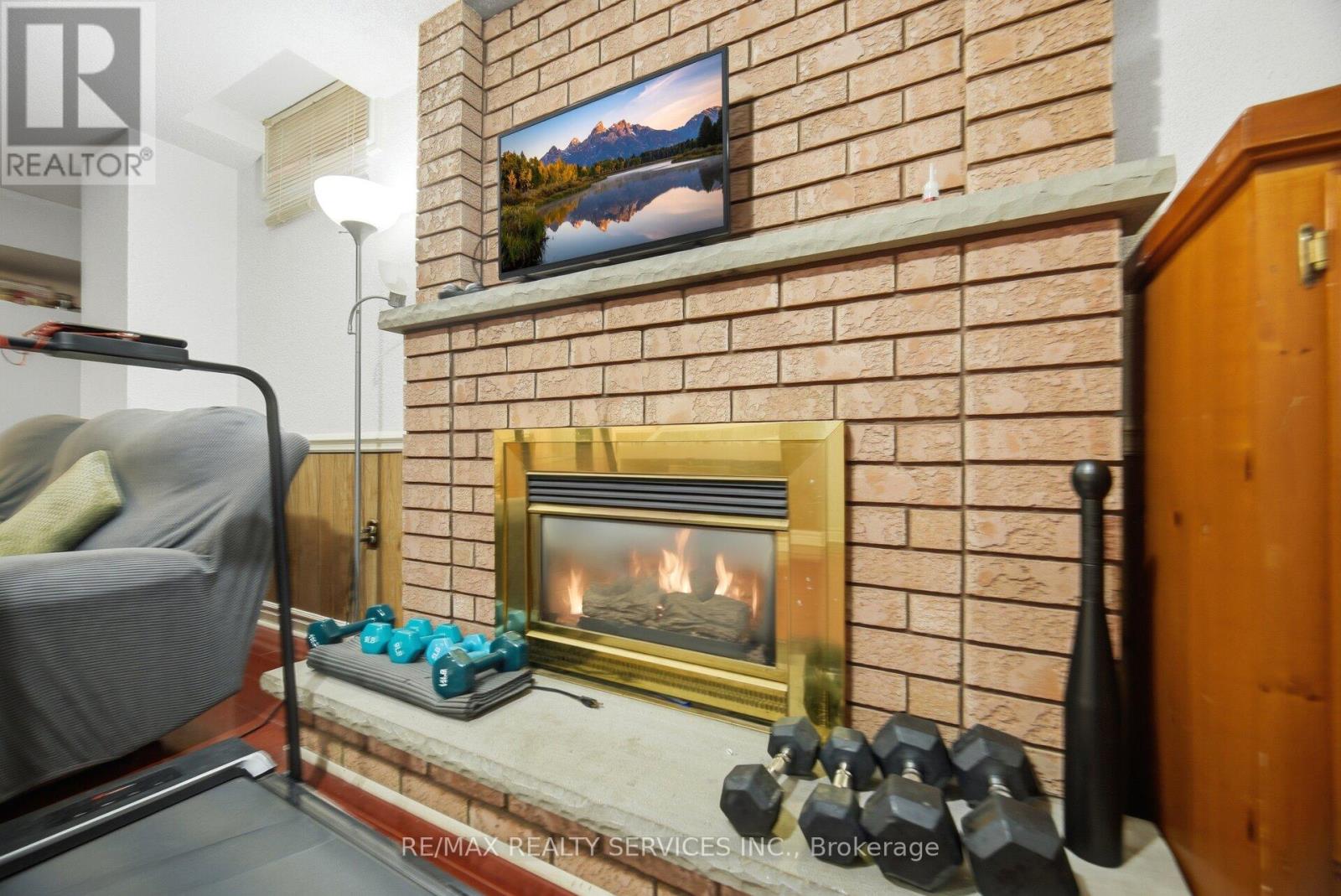 26 SUNFOREST DRIVE - 40
