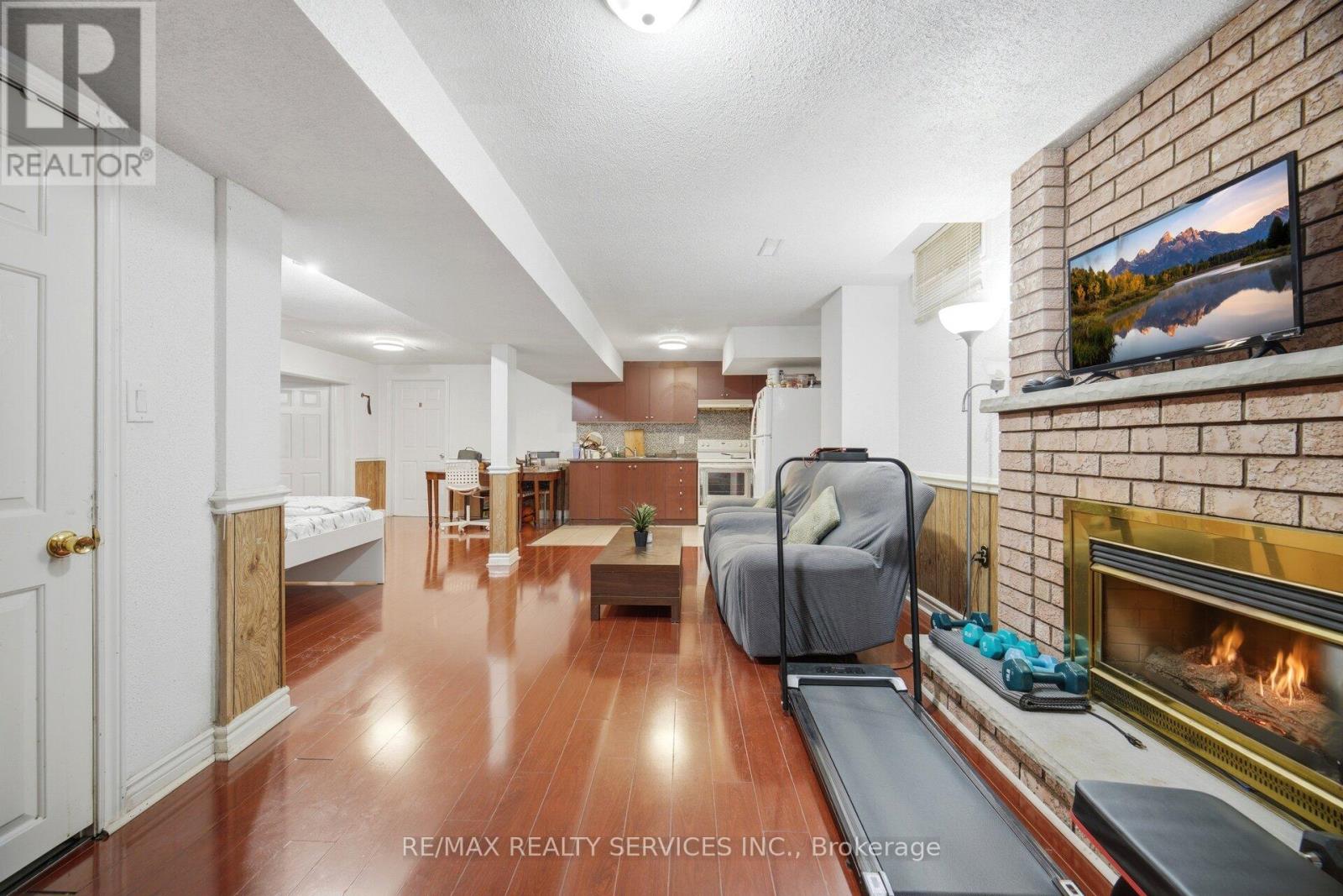 26 SUNFOREST DRIVE - 41