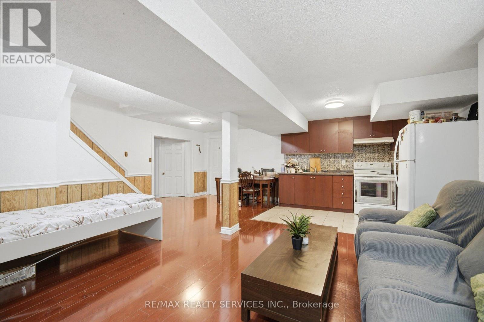 26 SUNFOREST DRIVE - 42