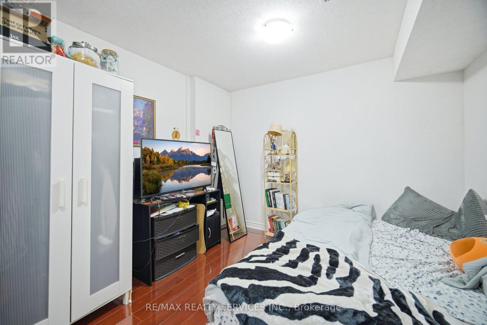 26 SUNFOREST DRIVE - 43