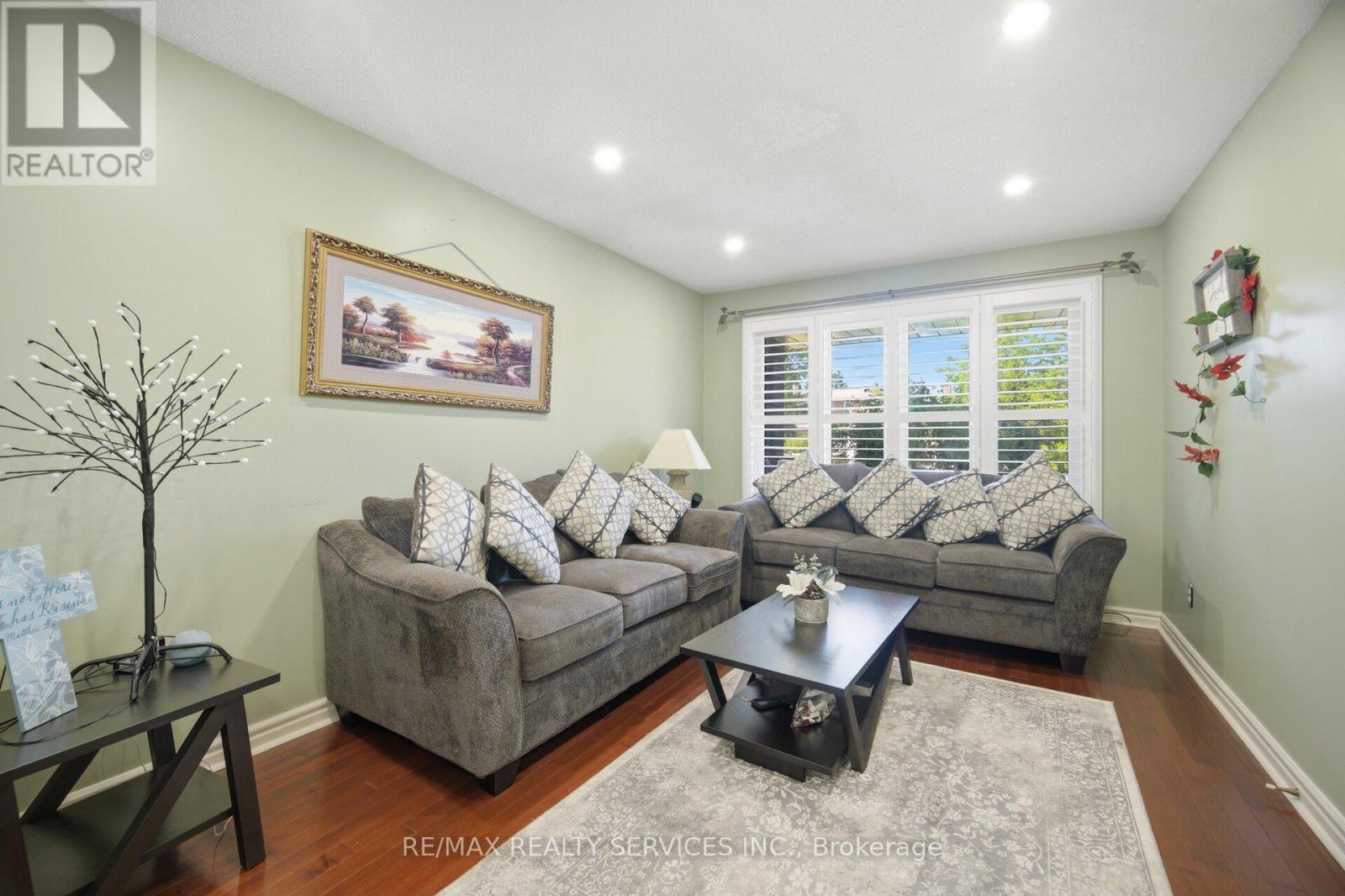 26 SUNFOREST DRIVE - 6