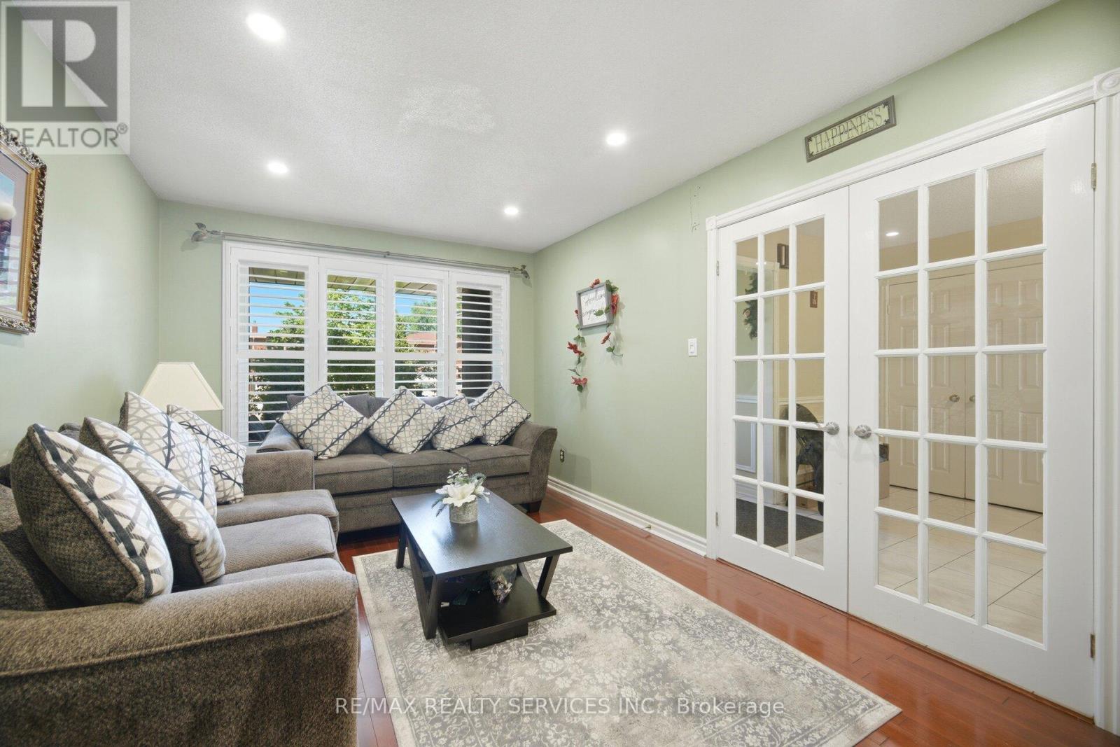 26 SUNFOREST DRIVE - 7