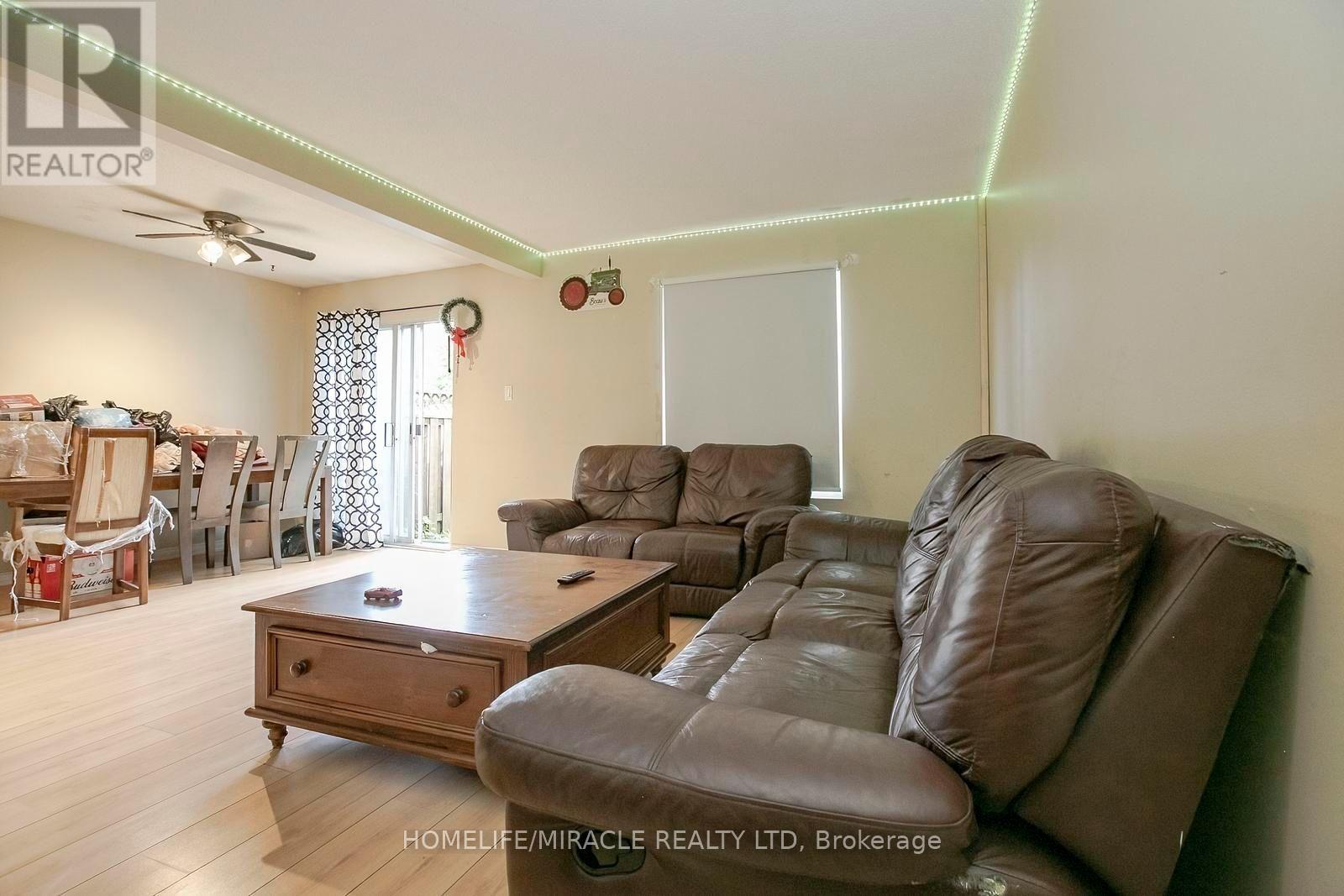 47 LONGBOURNE CRESCENT - 13