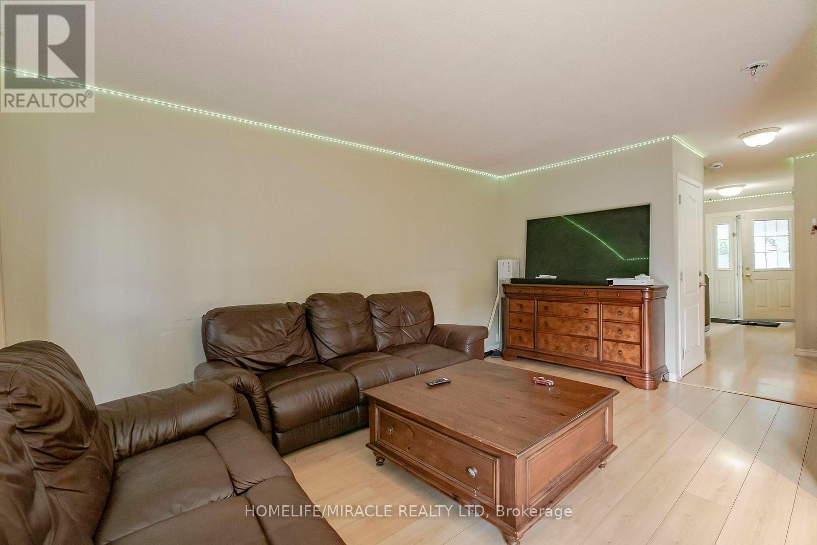 47 LONGBOURNE CRESCENT - 14