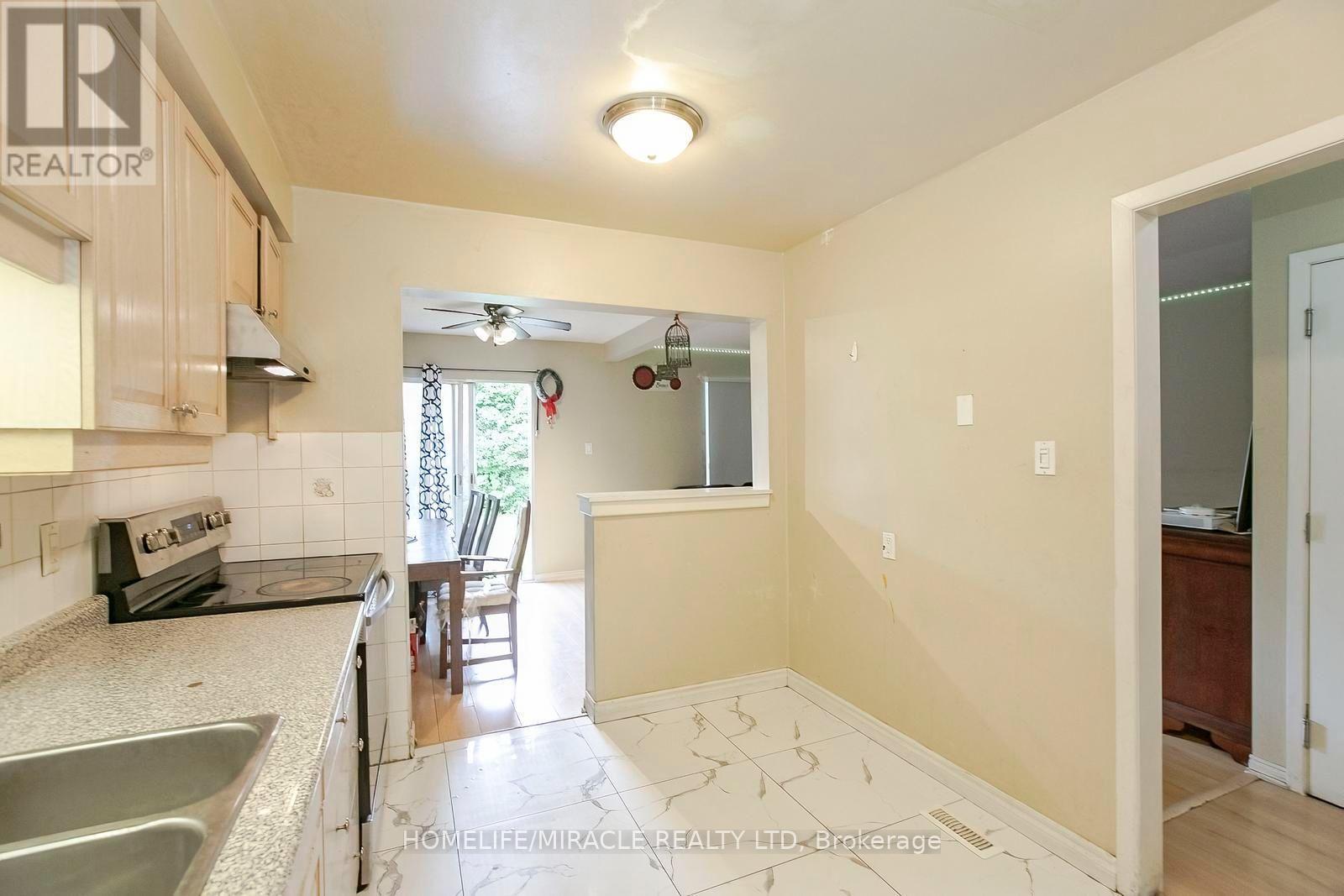 47 LONGBOURNE CRESCENT - 20