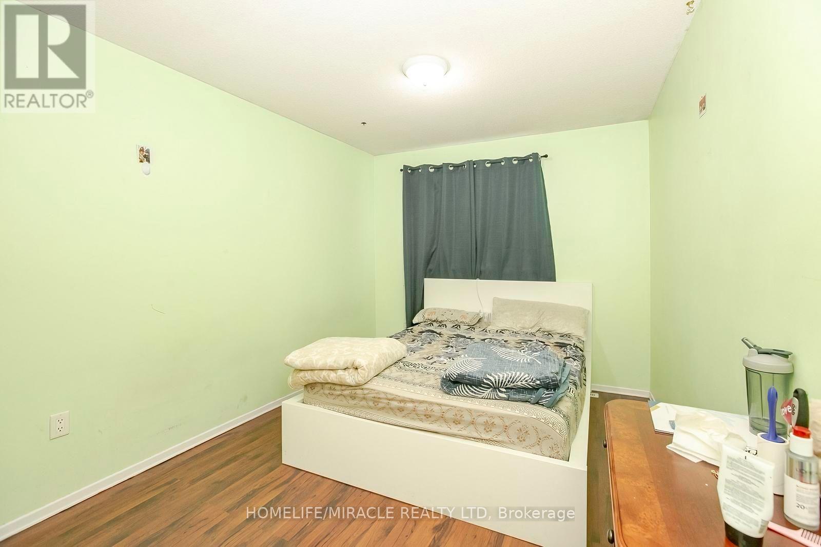 47 LONGBOURNE CRESCENT - 23