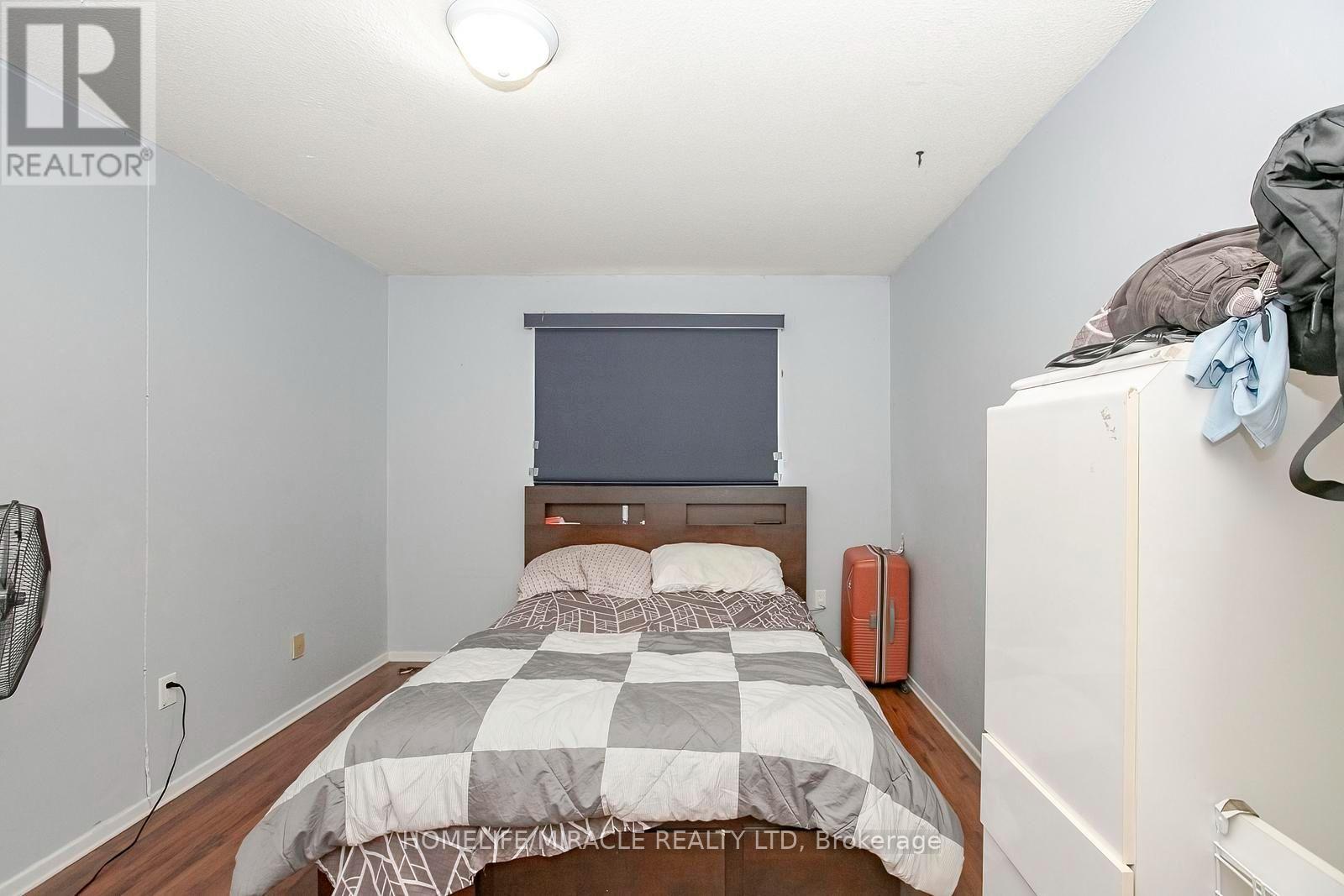 47 LONGBOURNE CRESCENT - 33
