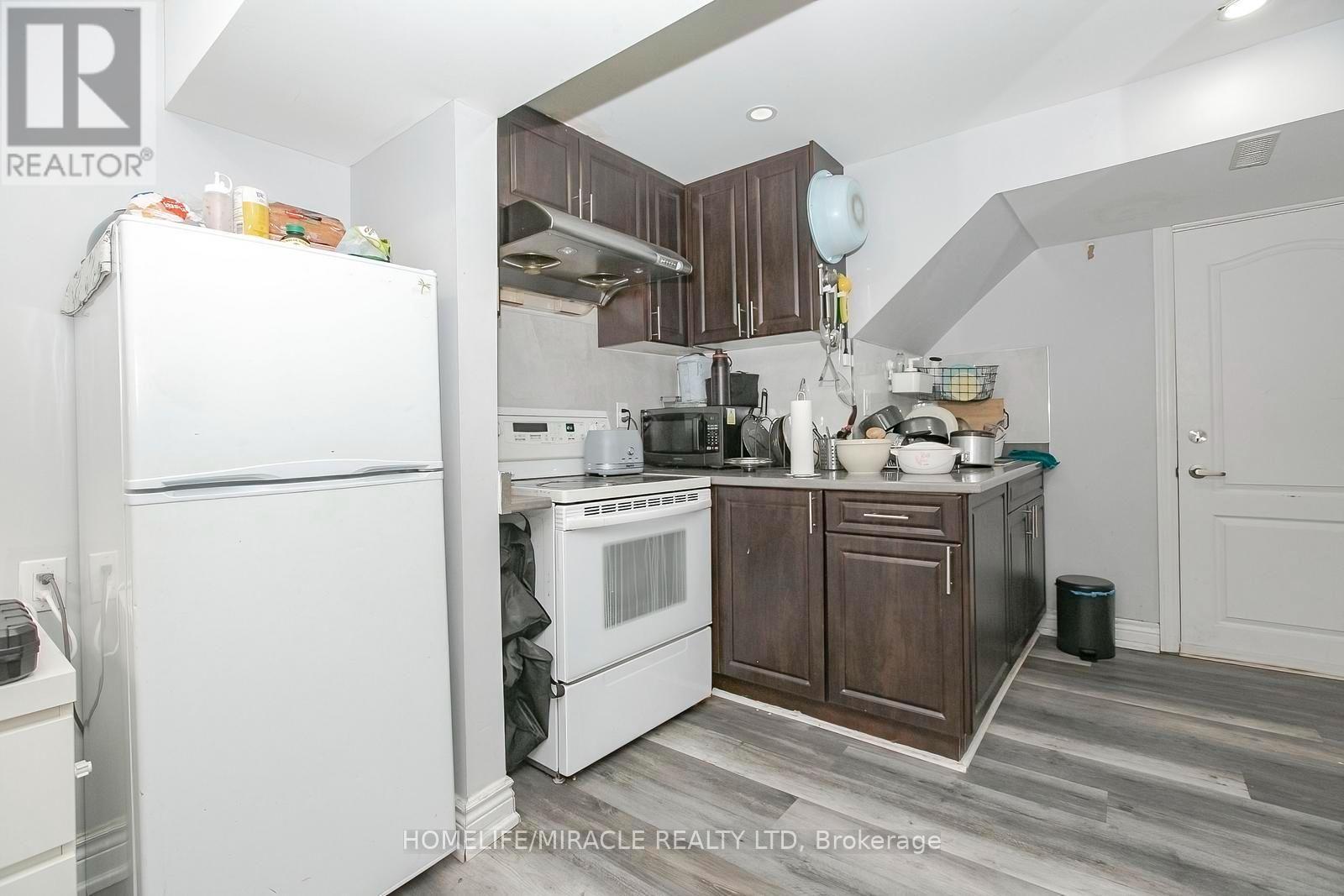 47 LONGBOURNE CRESCENT - 42