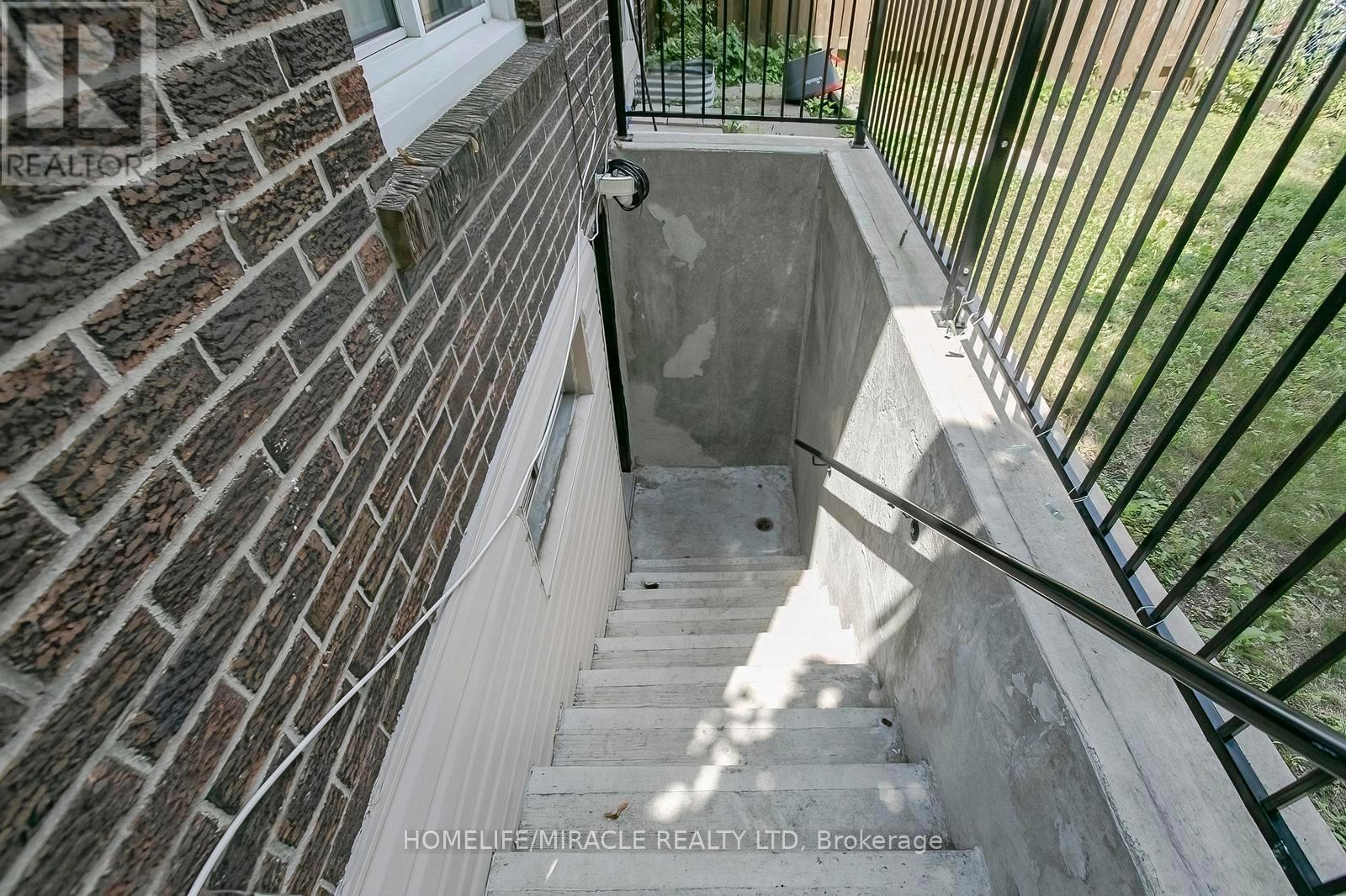 47 LONGBOURNE CRESCENT - 45