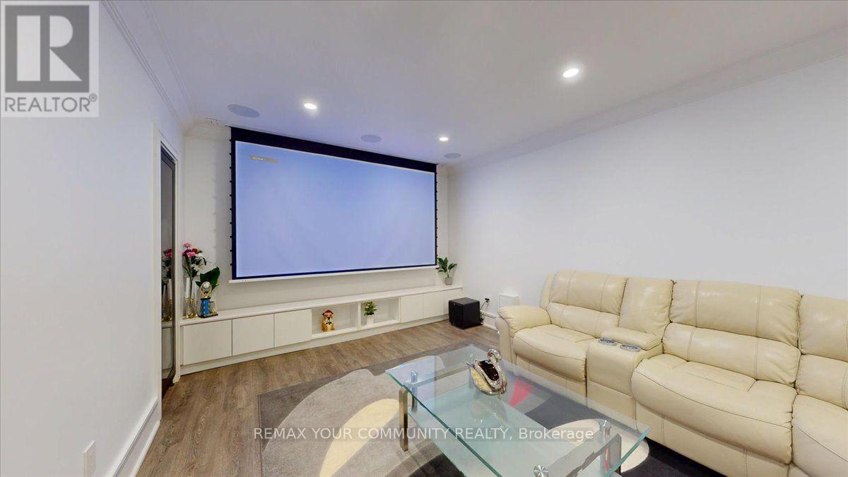 64 AVIEMORE DRIVE - 19