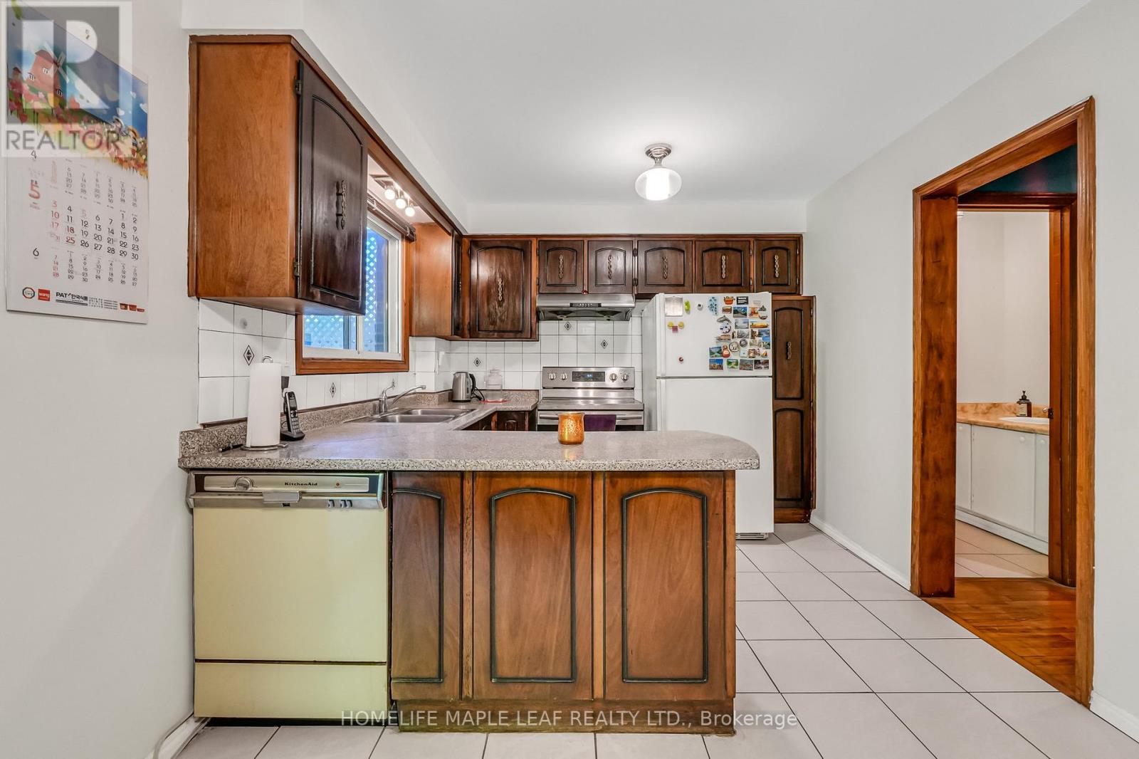 14 MANITOU CRESCENT - 12