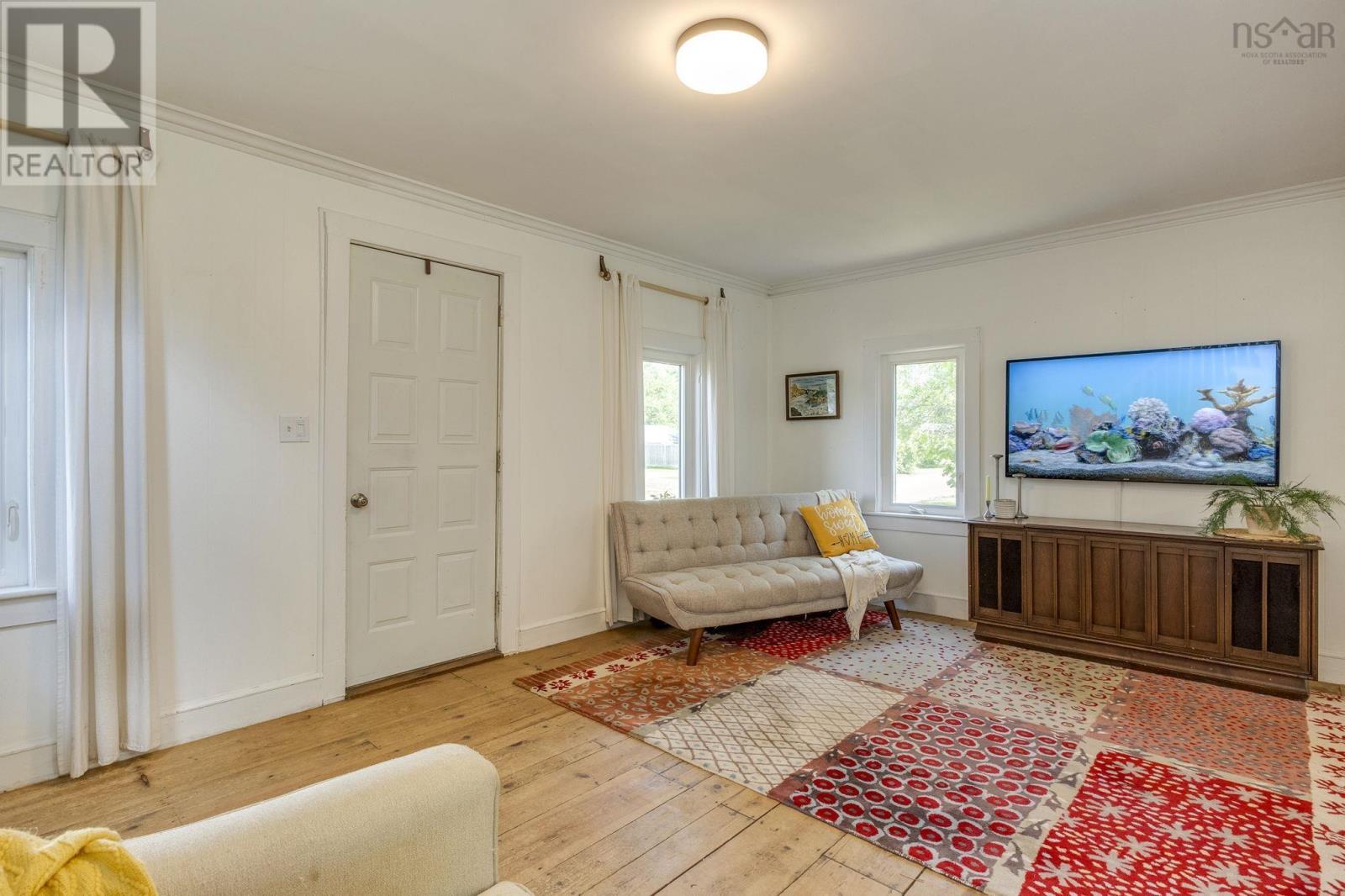 107 Maple Avenue - Image 16