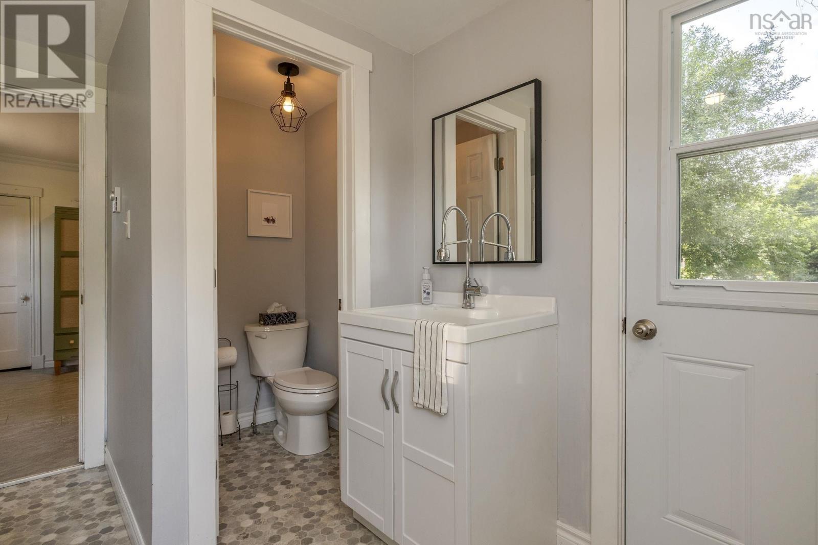 107 Maple Avenue - Image 8