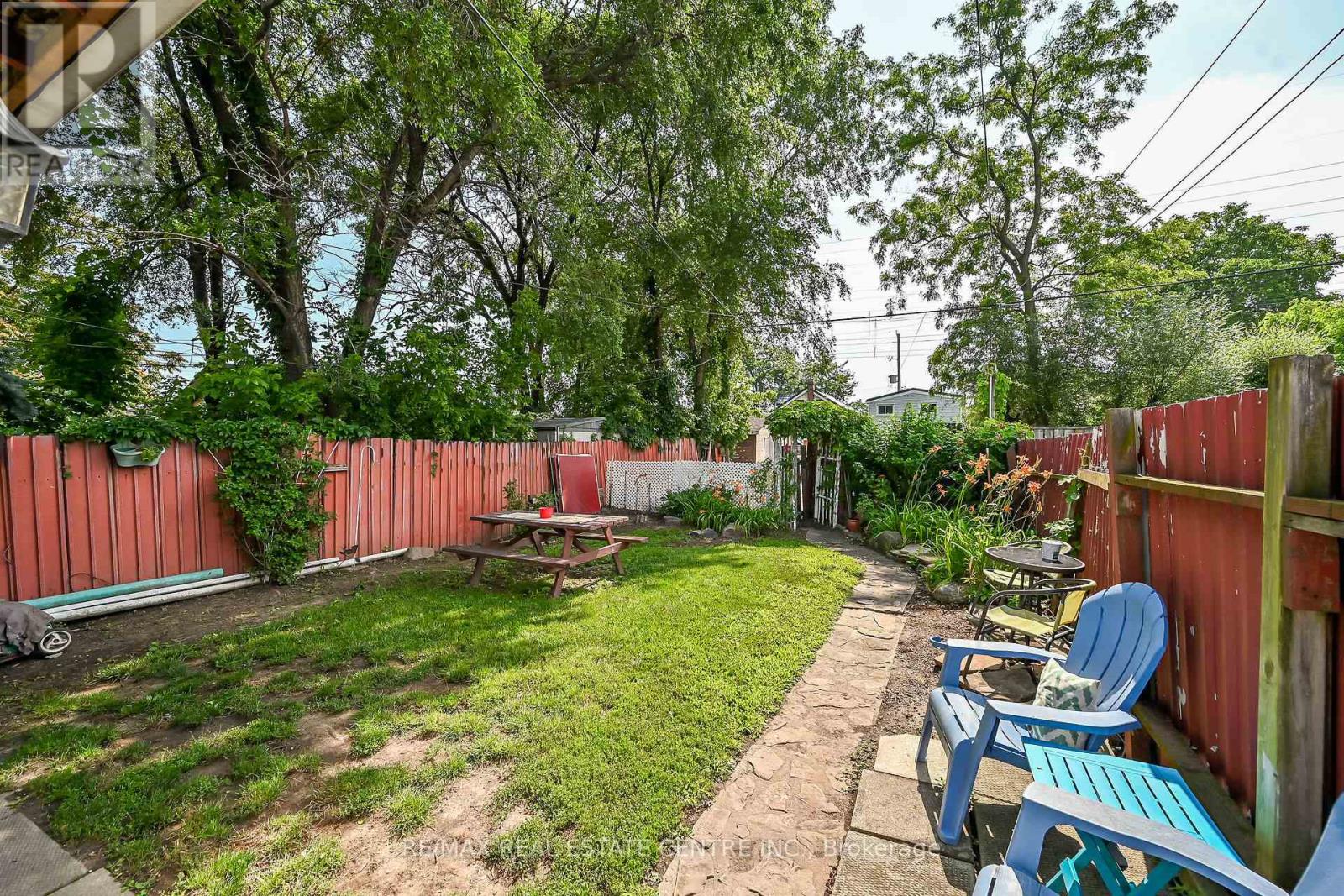 220 PALING AVENUE - Image 33