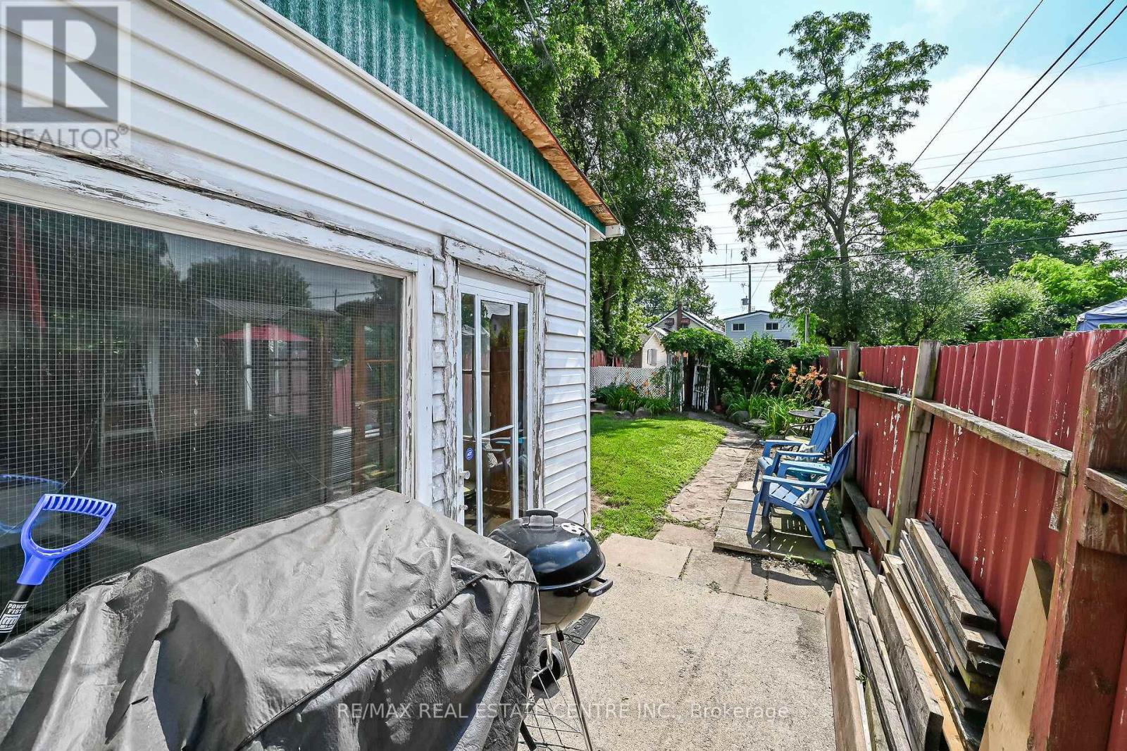 220 PALING AVENUE - 34