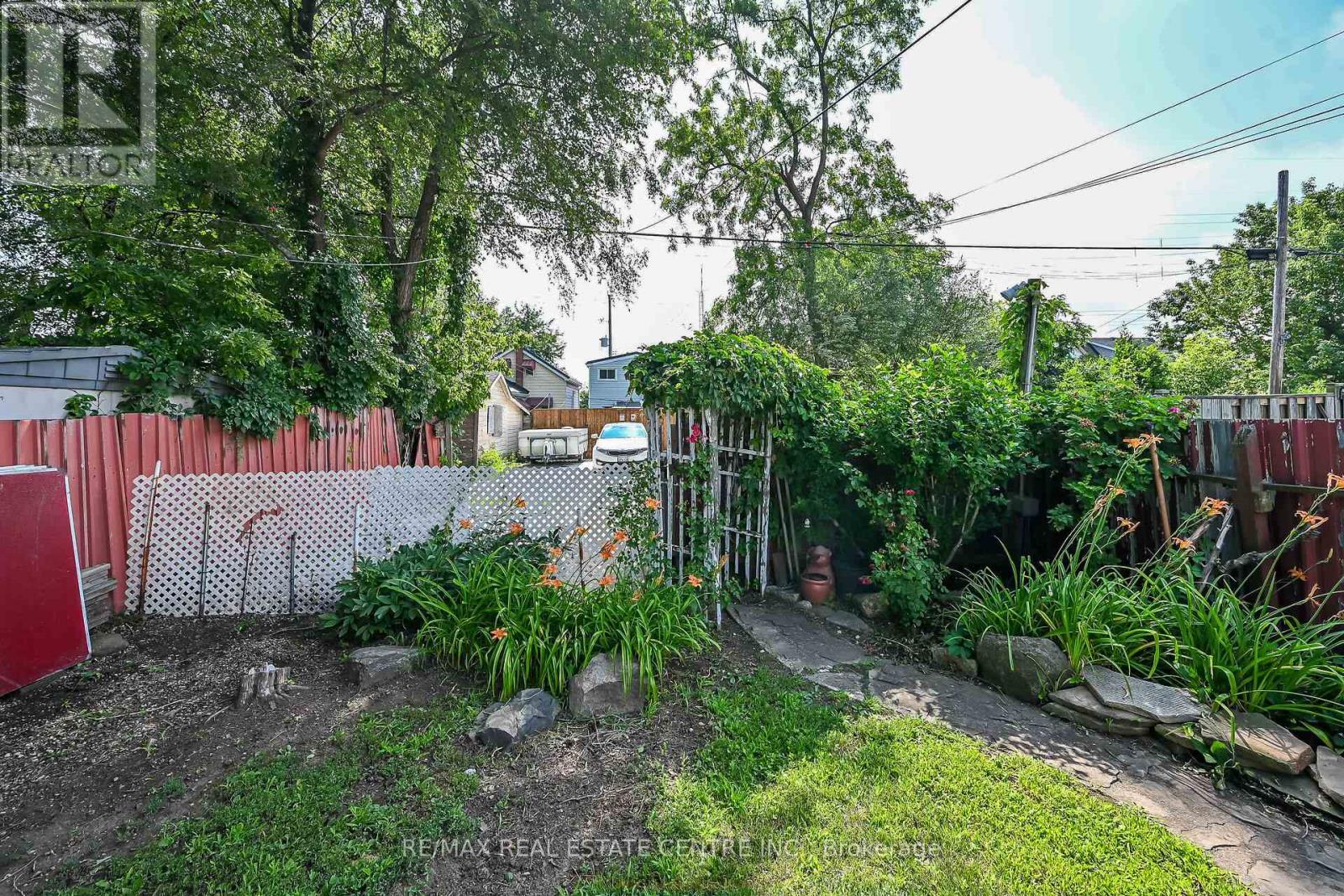 220 PALING AVENUE - 39