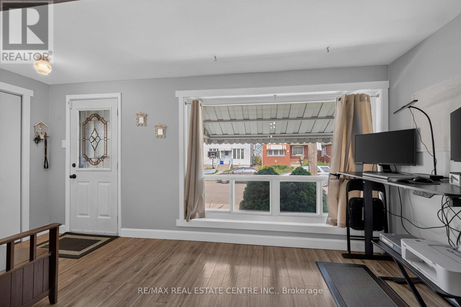 220 PALING AVENUE - Image 4
