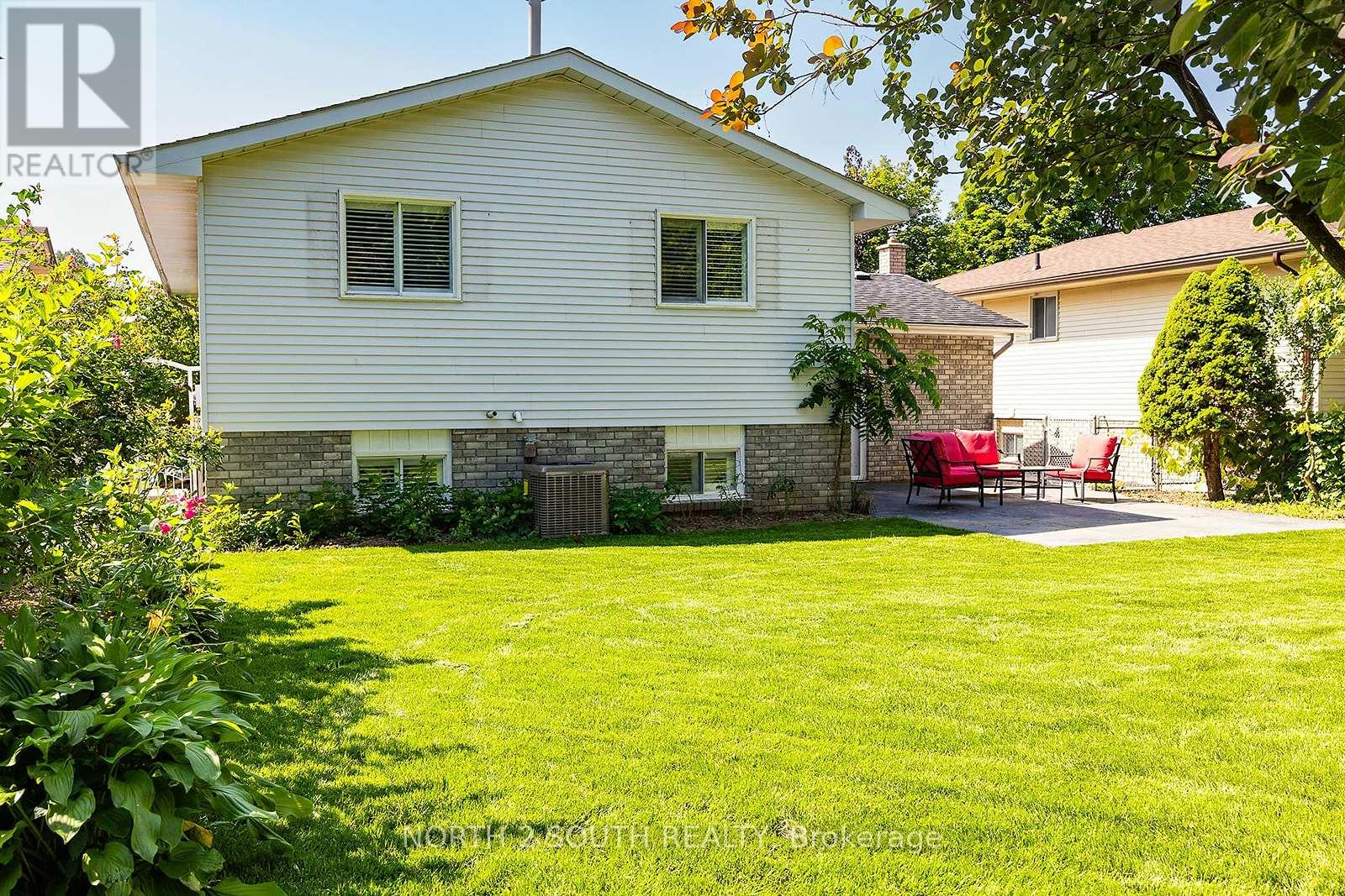 10 LATZER CRESCENT - 12