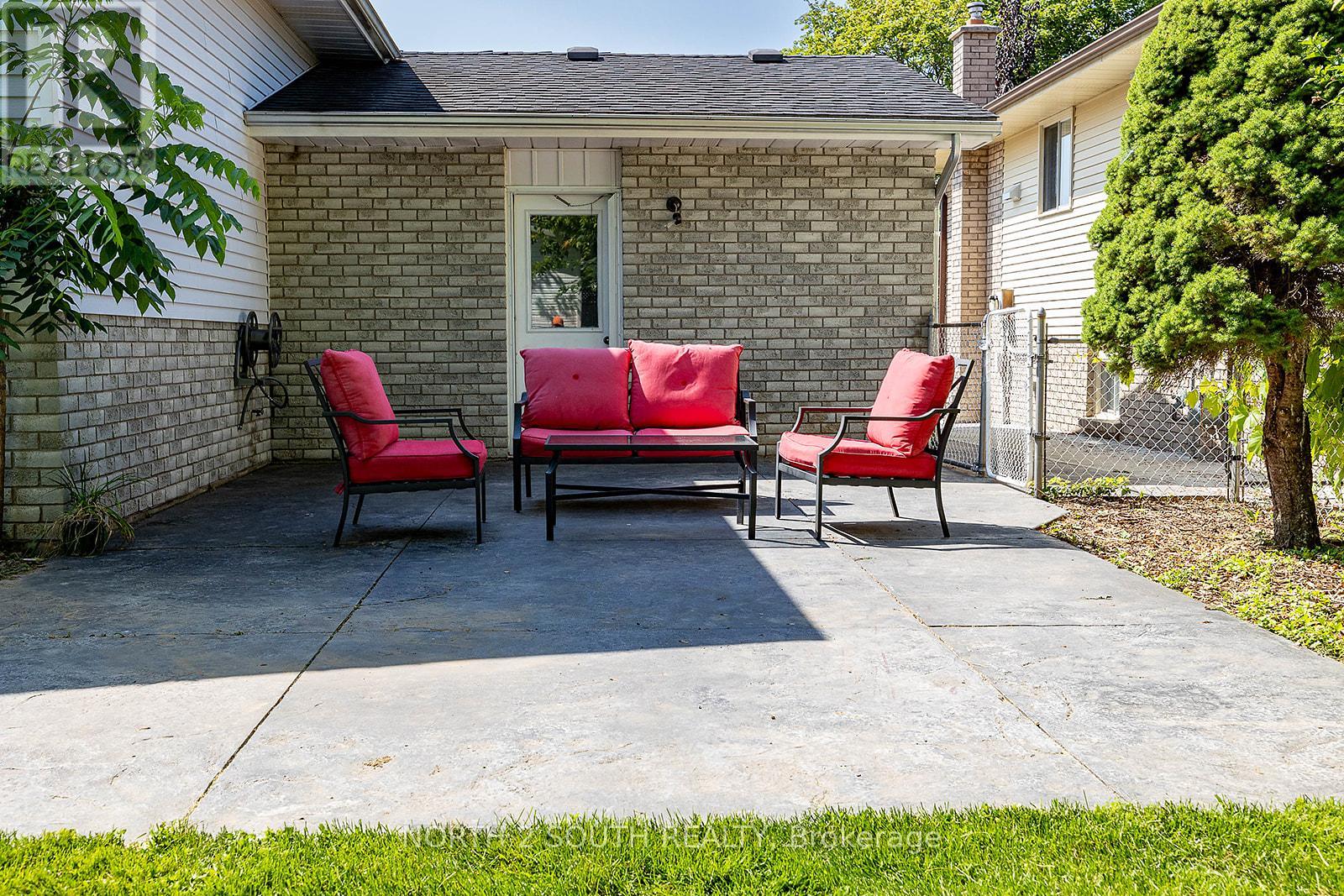 10 LATZER CRESCENT - 13