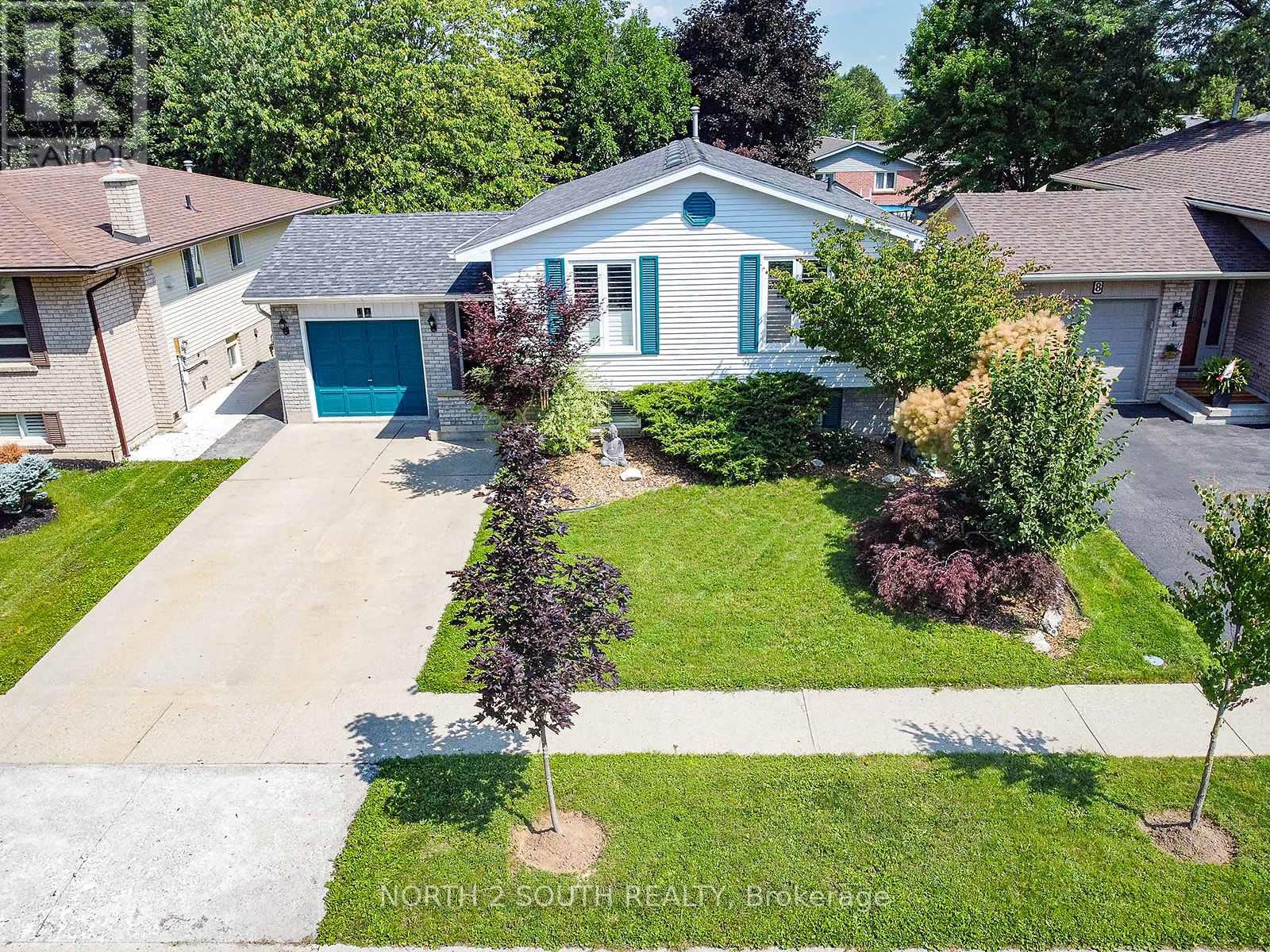 10 LATZER CRESCENT - 2