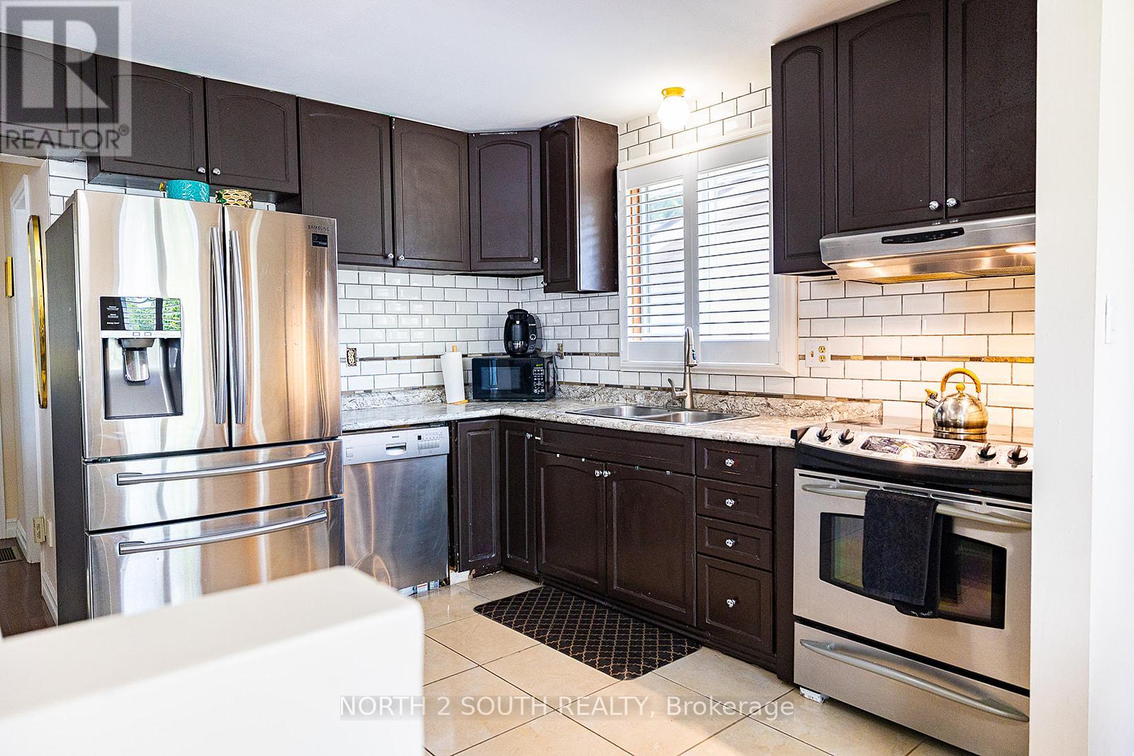10 LATZER CRESCENT - 20