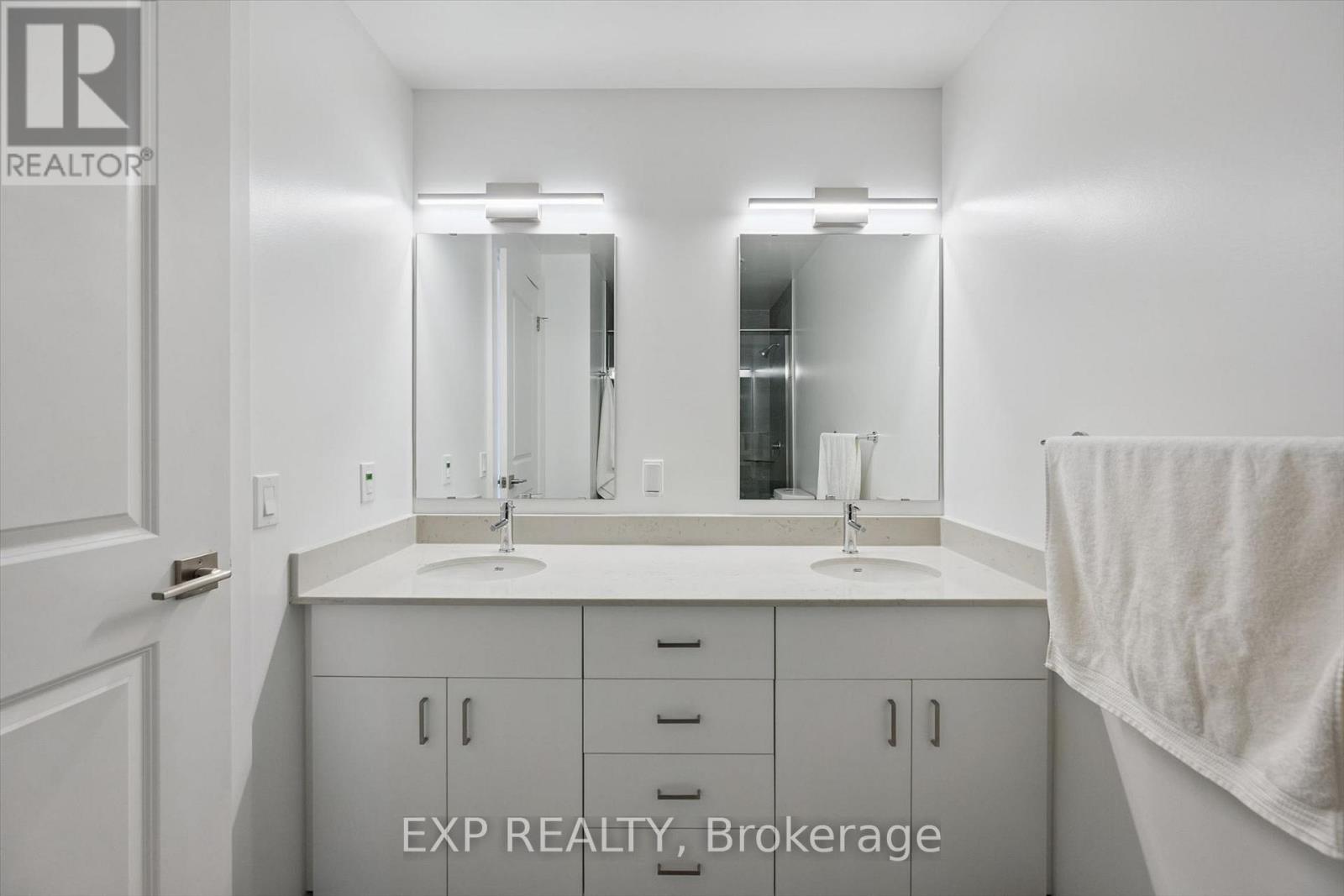 #1002 50 GRAND AVENUE S - Image 26