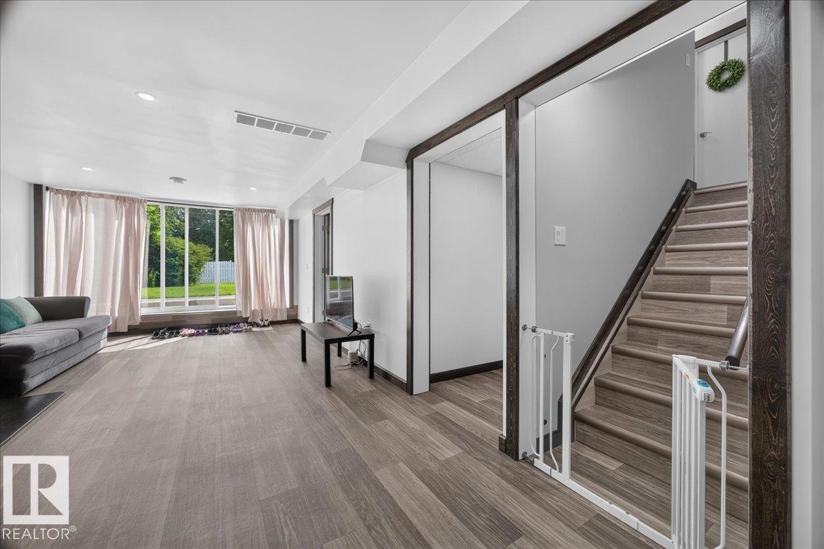 4229 49 ST - 23