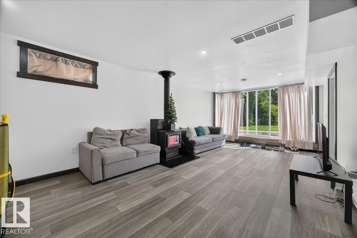 4229 49 ST - 24