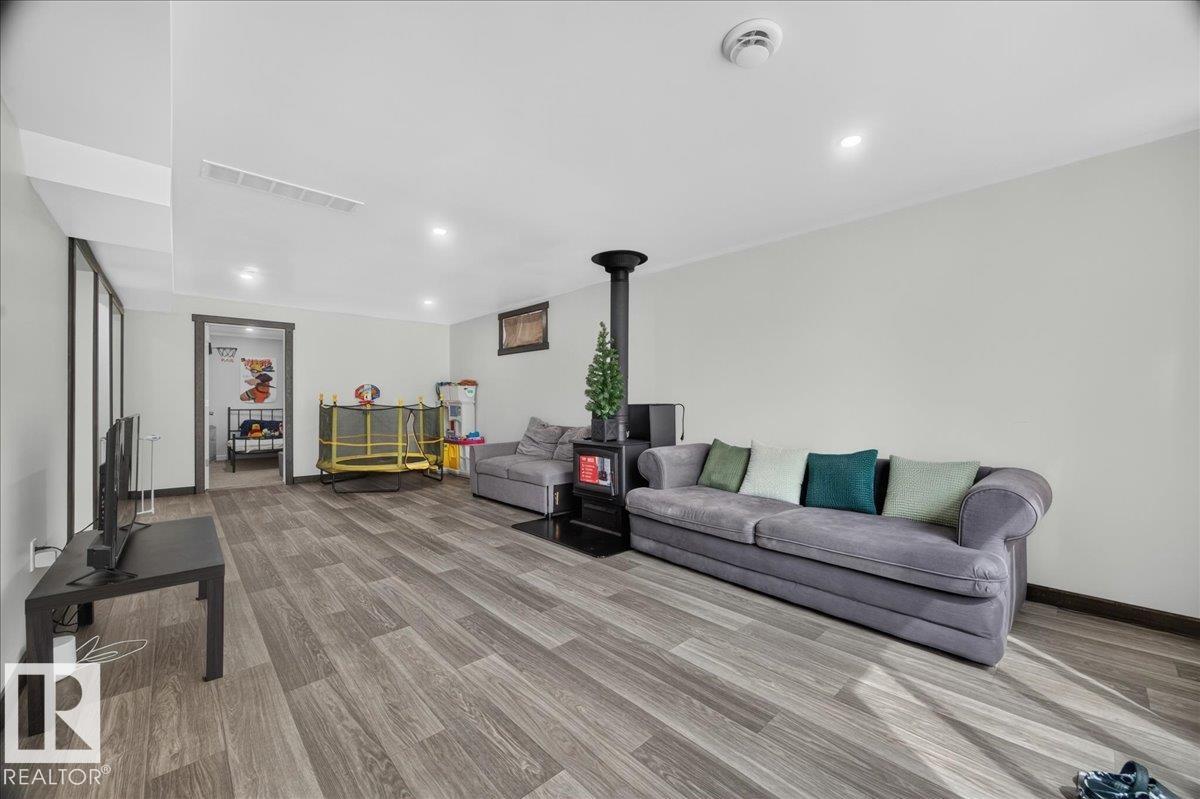 4229 49 ST - 26
