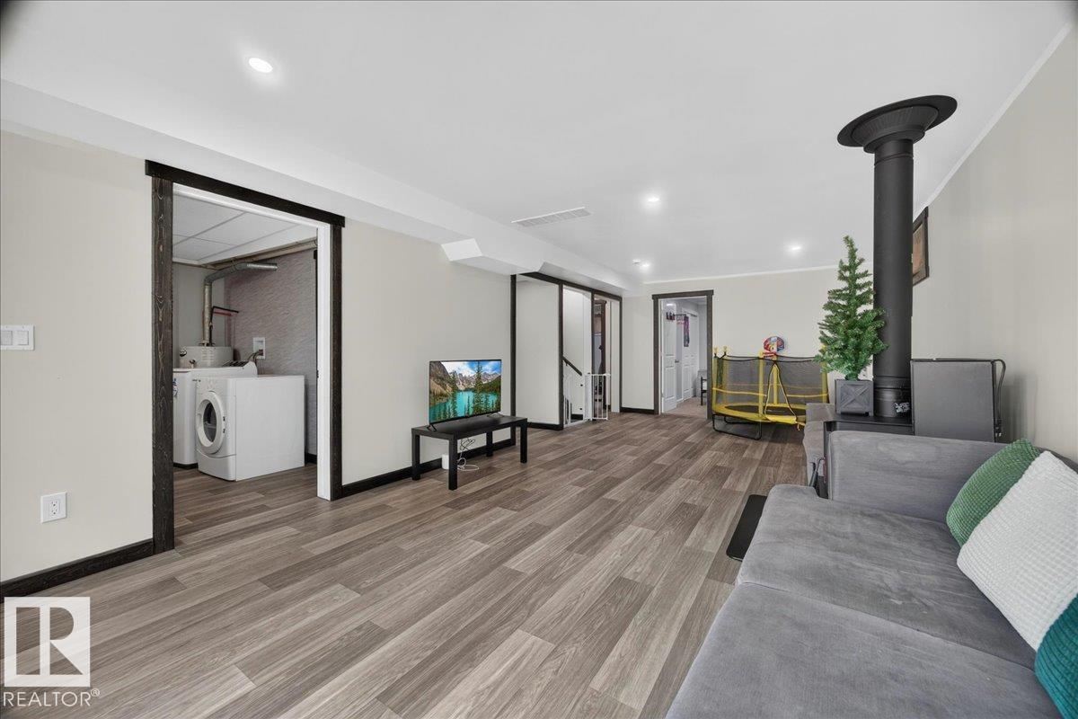 4229 49 ST - 27