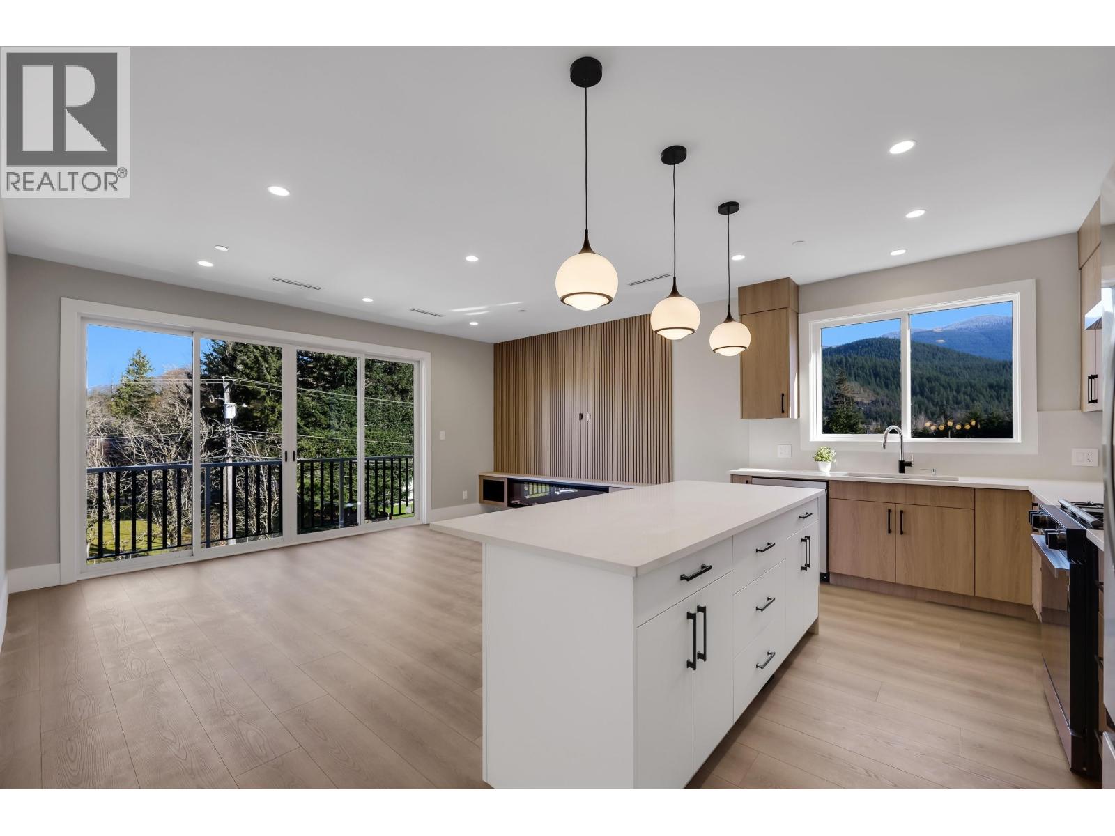 1352 JUDD ROAD, Squamish