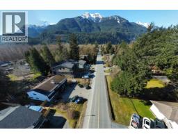 1352 Judd Road, Squamish, BC V0N1H0 Photo 29