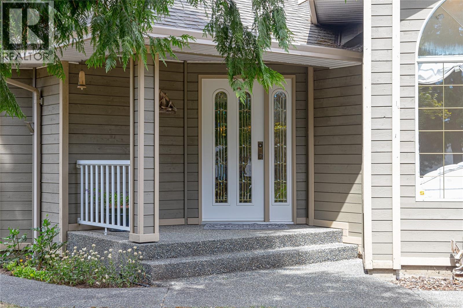 1685 Gerald St, Nanoose Bay