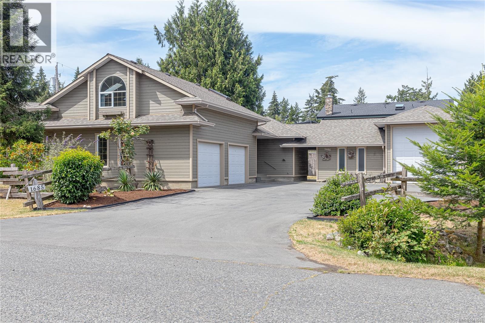1685 Gerald St, Nanoose Bay