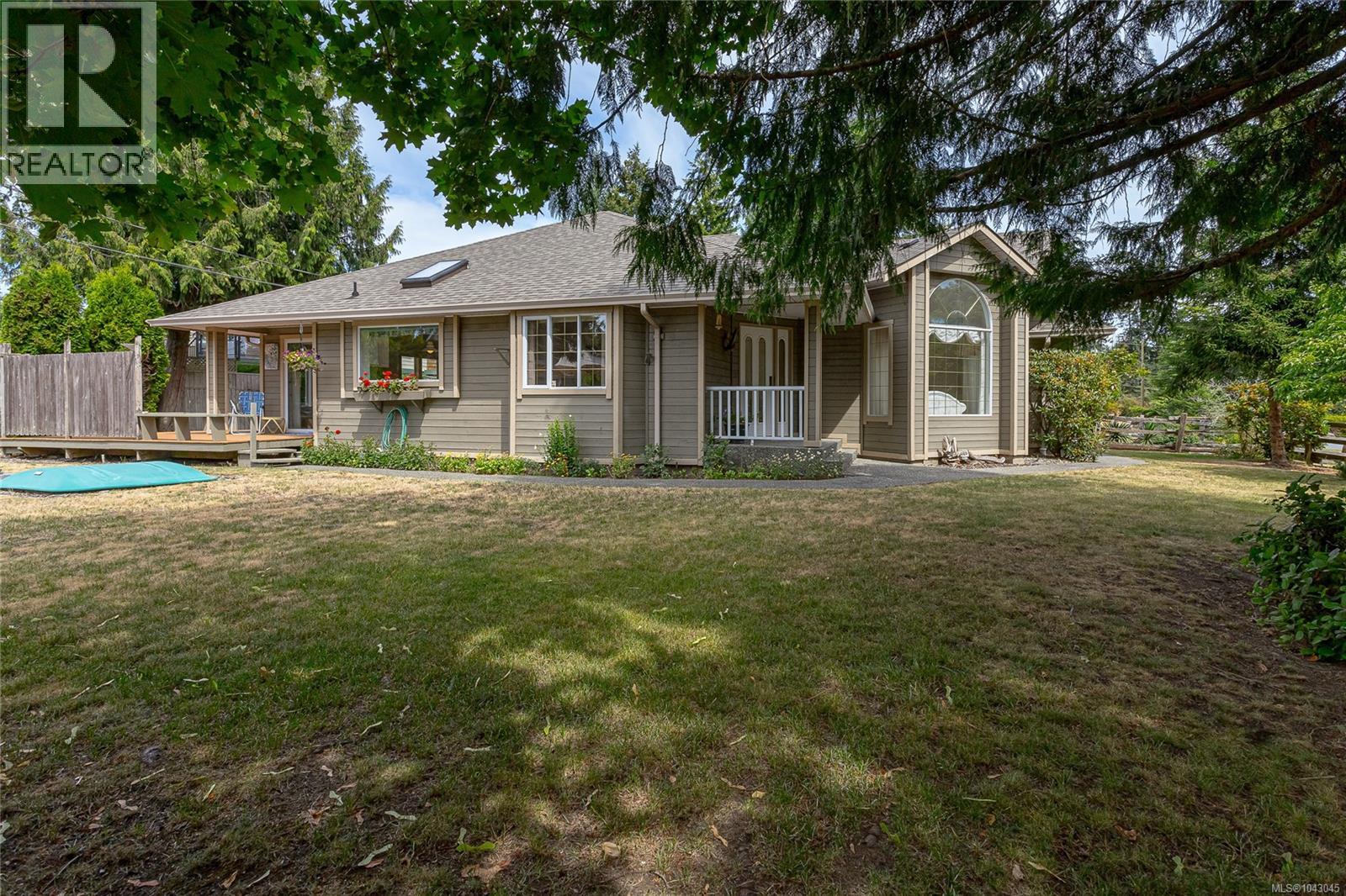 1685 Gerald St, Nanoose Bay