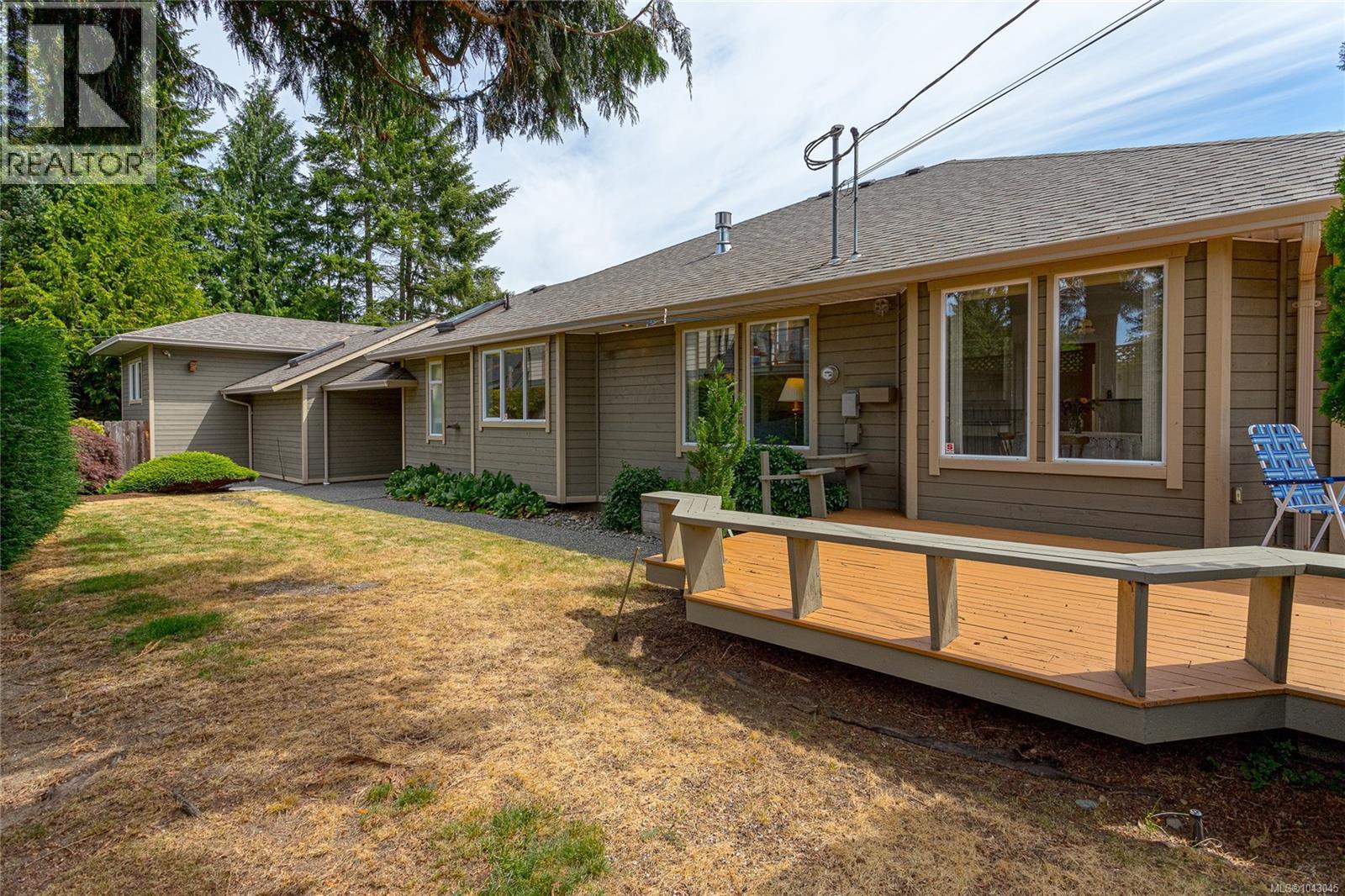 1685 Gerald St, Nanoose Bay